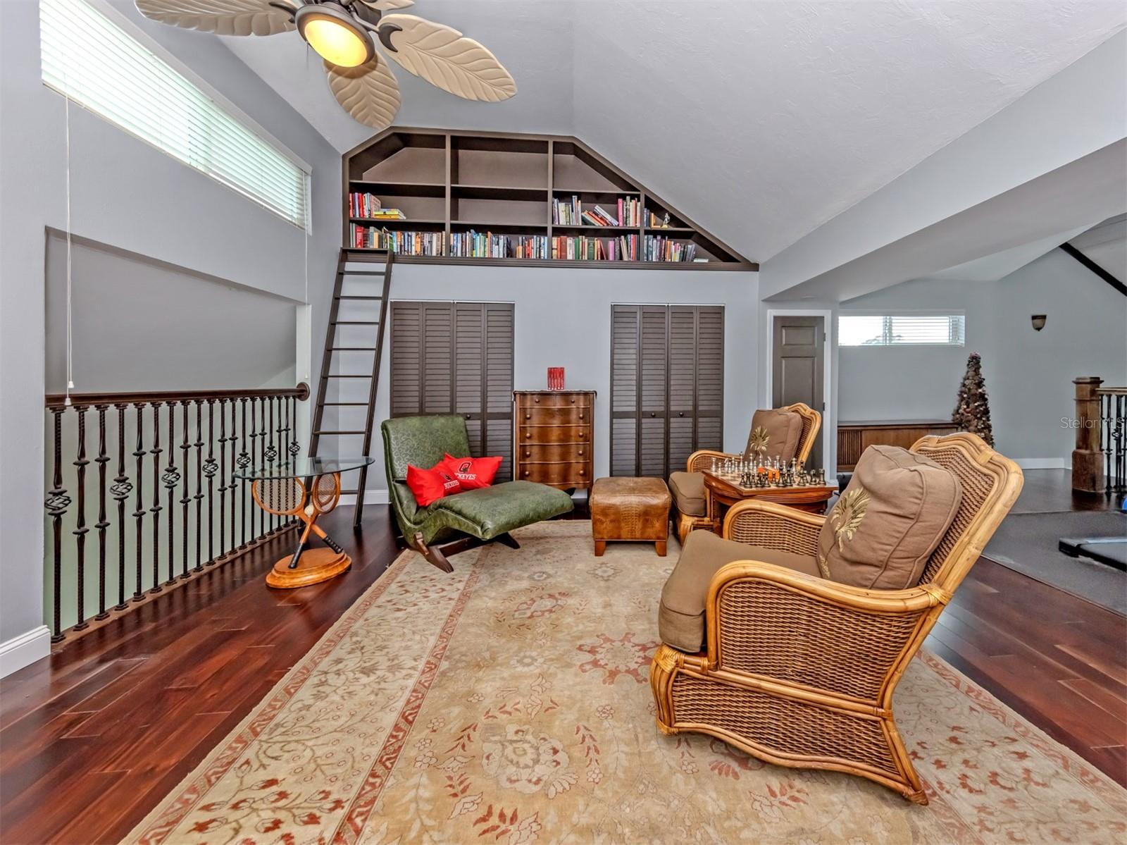 GOLDEN BEACH - Residential