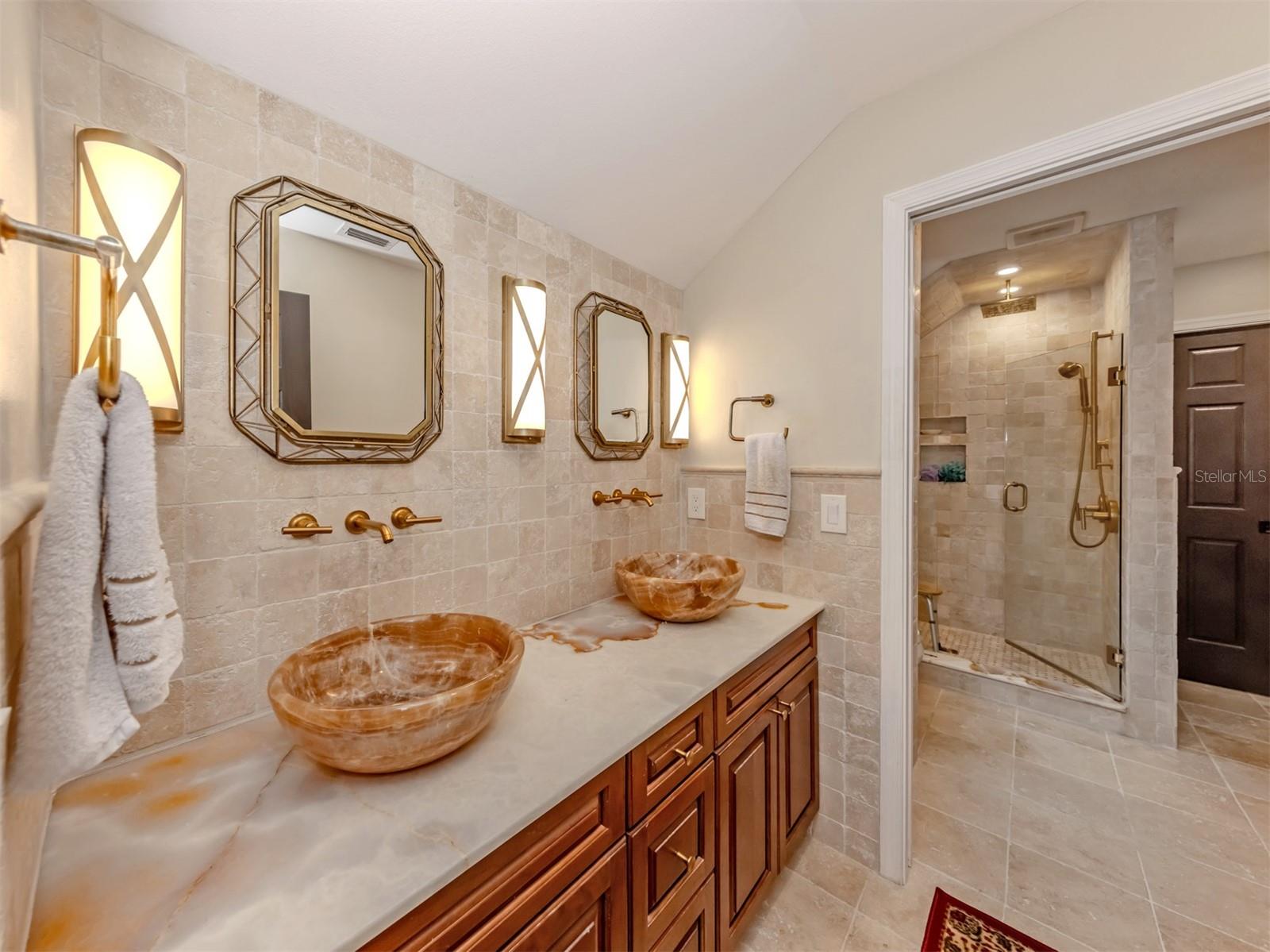 GOLDEN BEACH - Residential