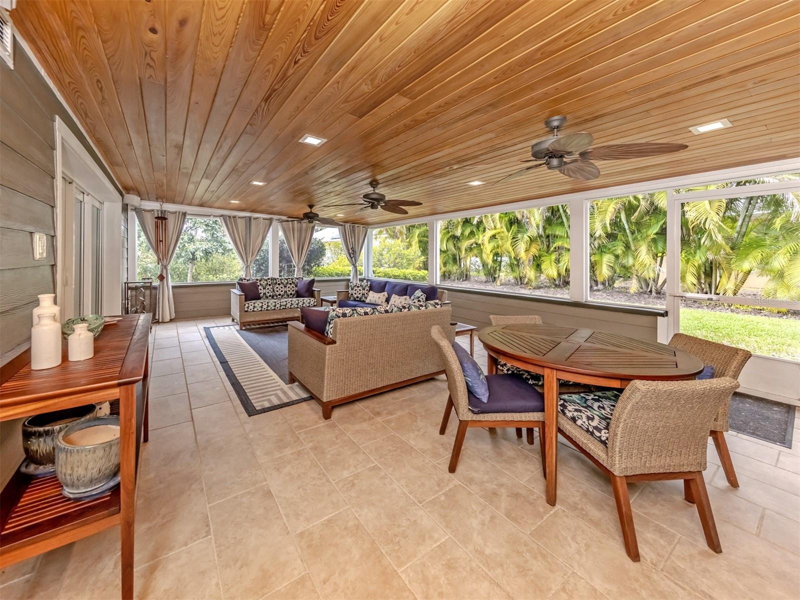 GOLDEN BEACH - Residential