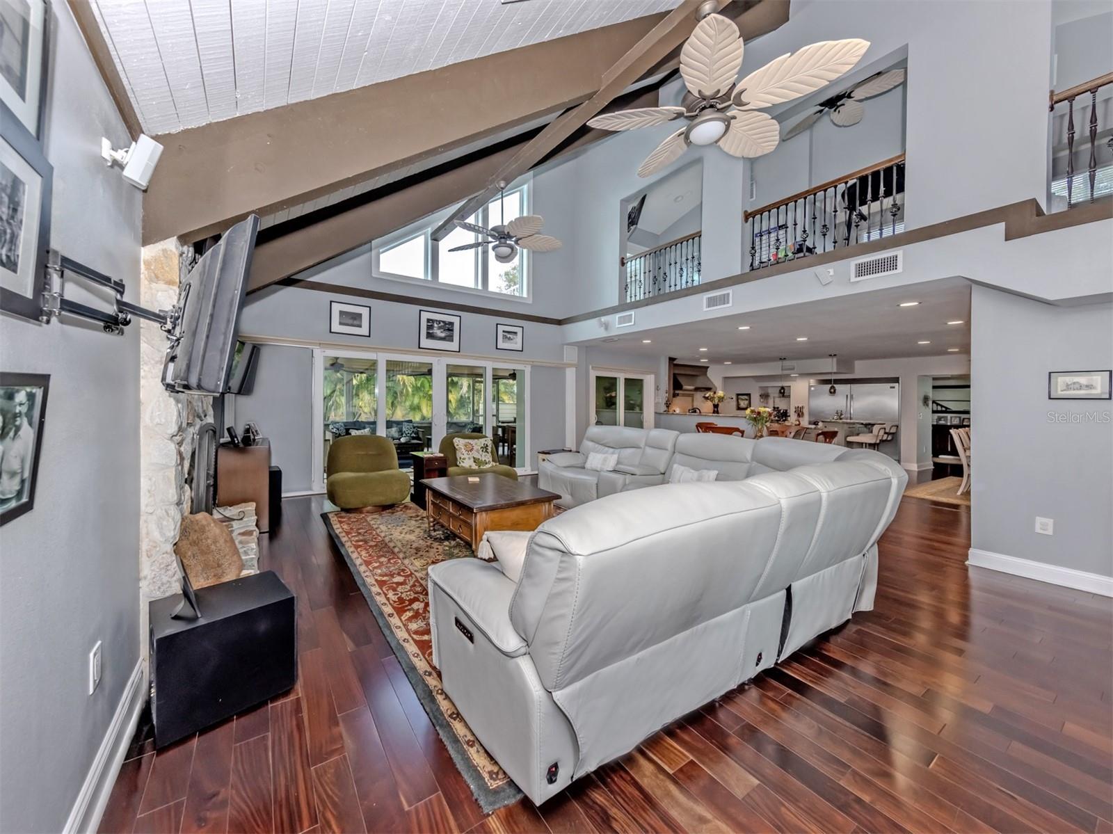 GOLDEN BEACH - Residential