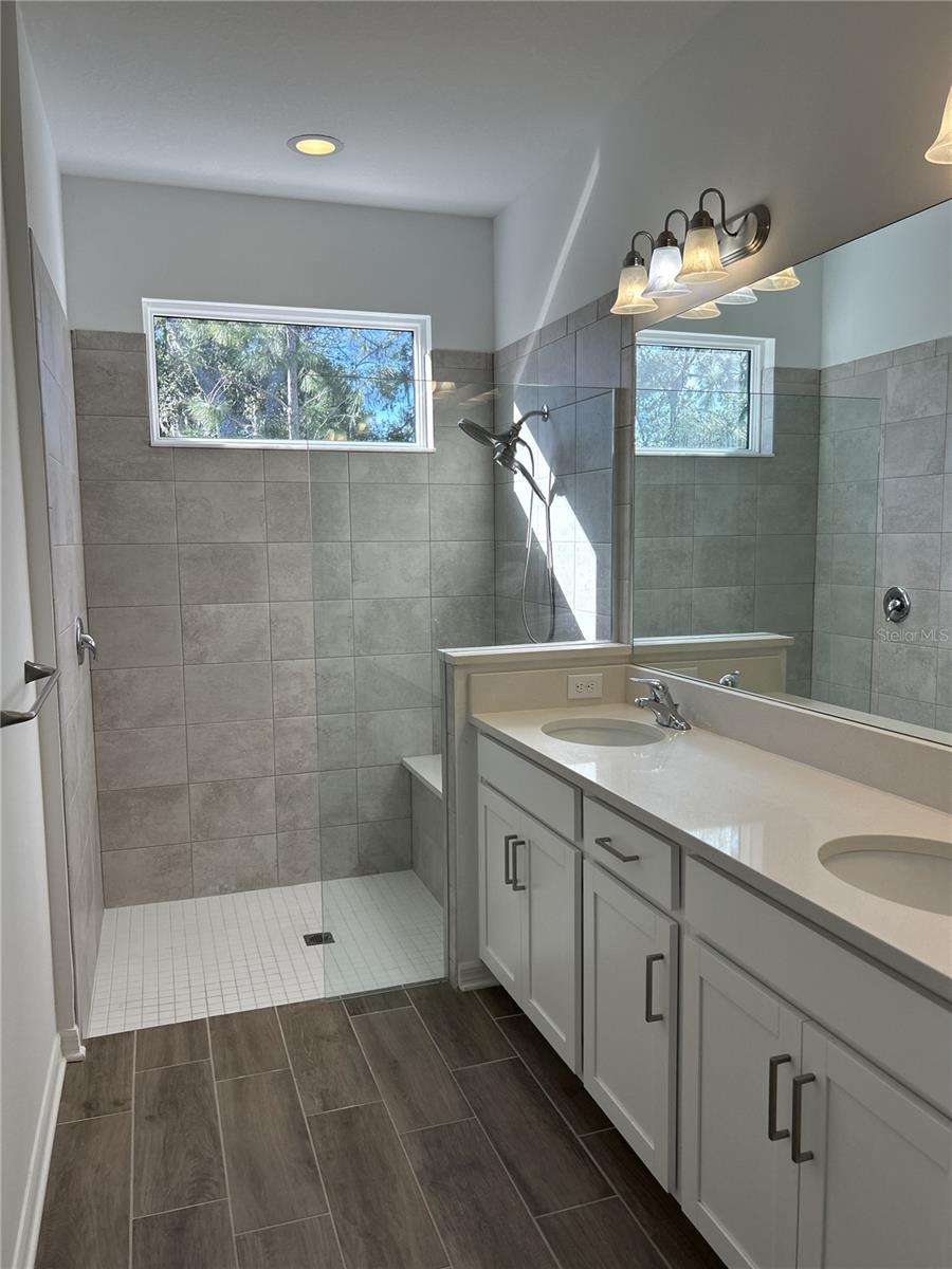 AMBERLY PH II - Residential