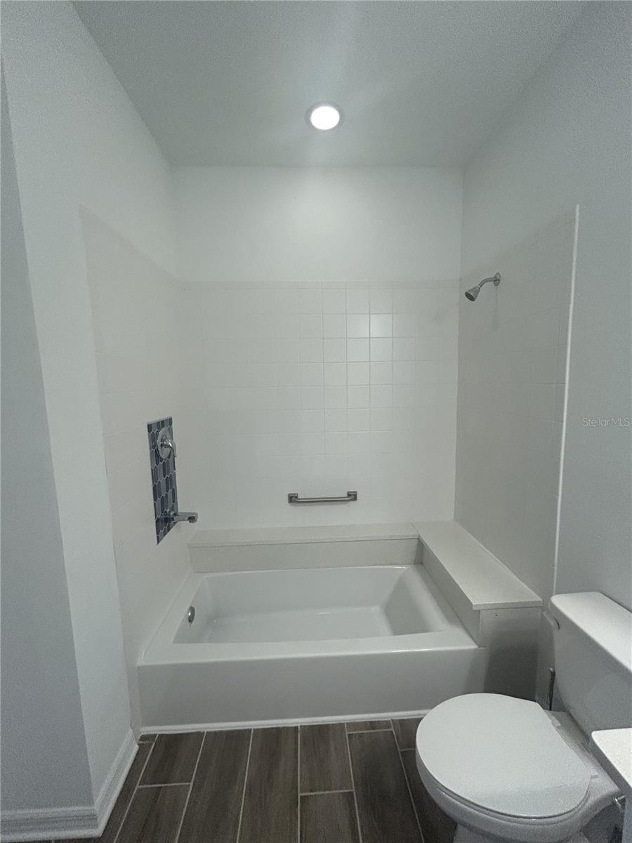 AMBERLY PH II - Residential