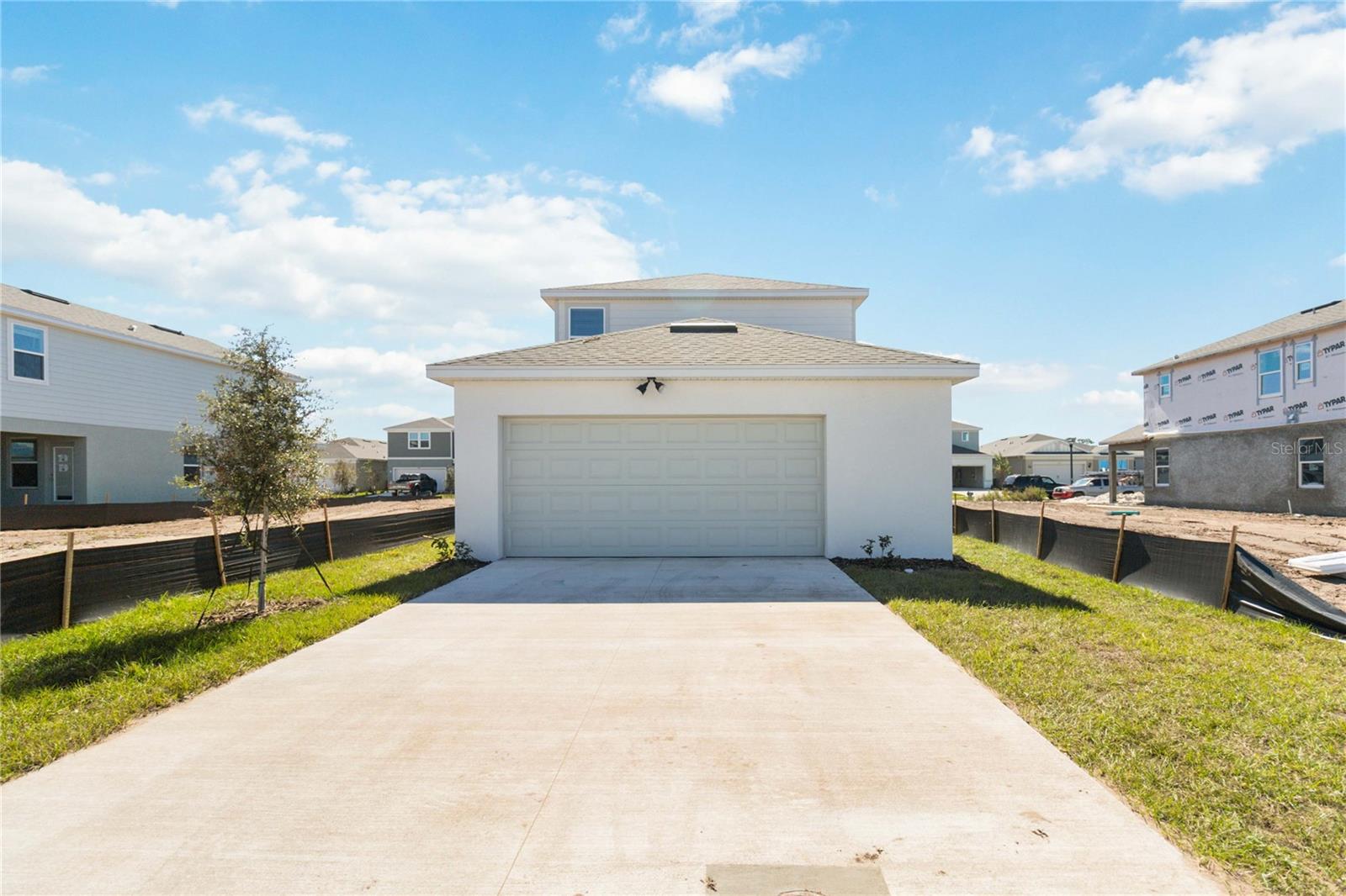 AMELIA GROVES - Residential Lease