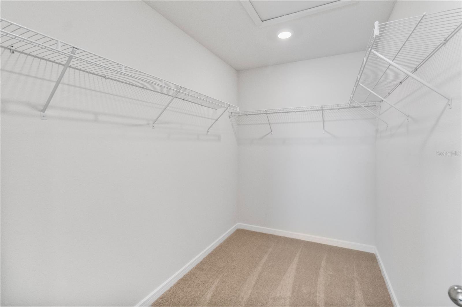 AMELIA GROVES - Residential Lease