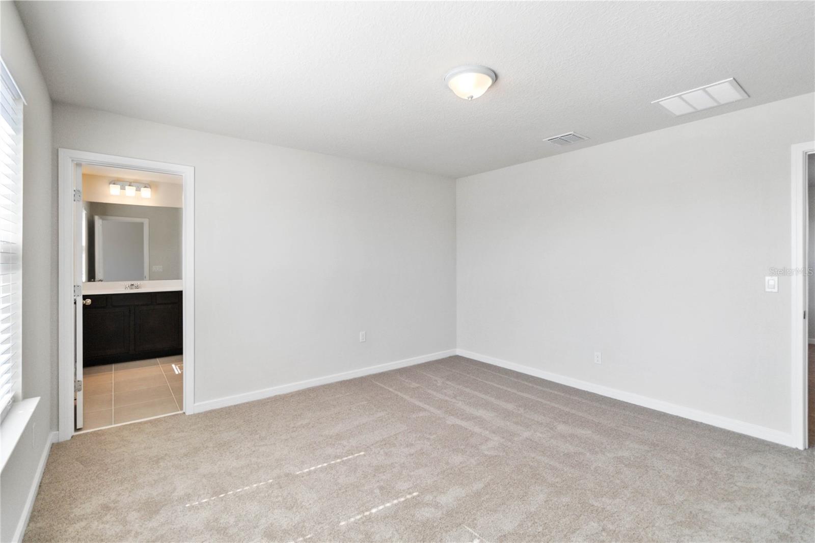 AMELIA GROVES - Residential Lease