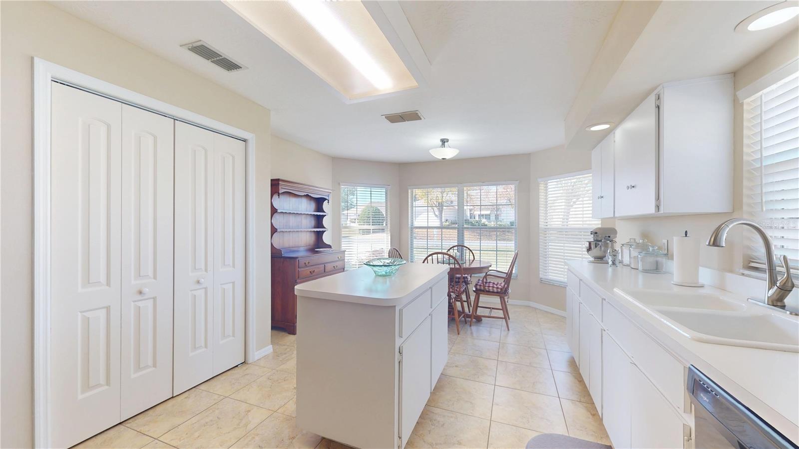 OAKWOOD VILLAGE BEVERLY HILLS PH 01 - Residential