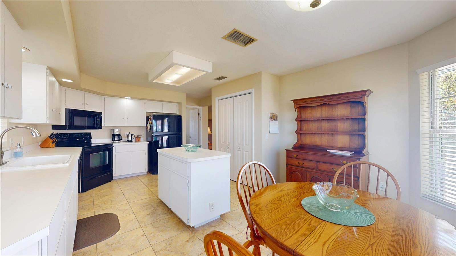 OAKWOOD VILLAGE BEVERLY HILLS PH 01 - Residential