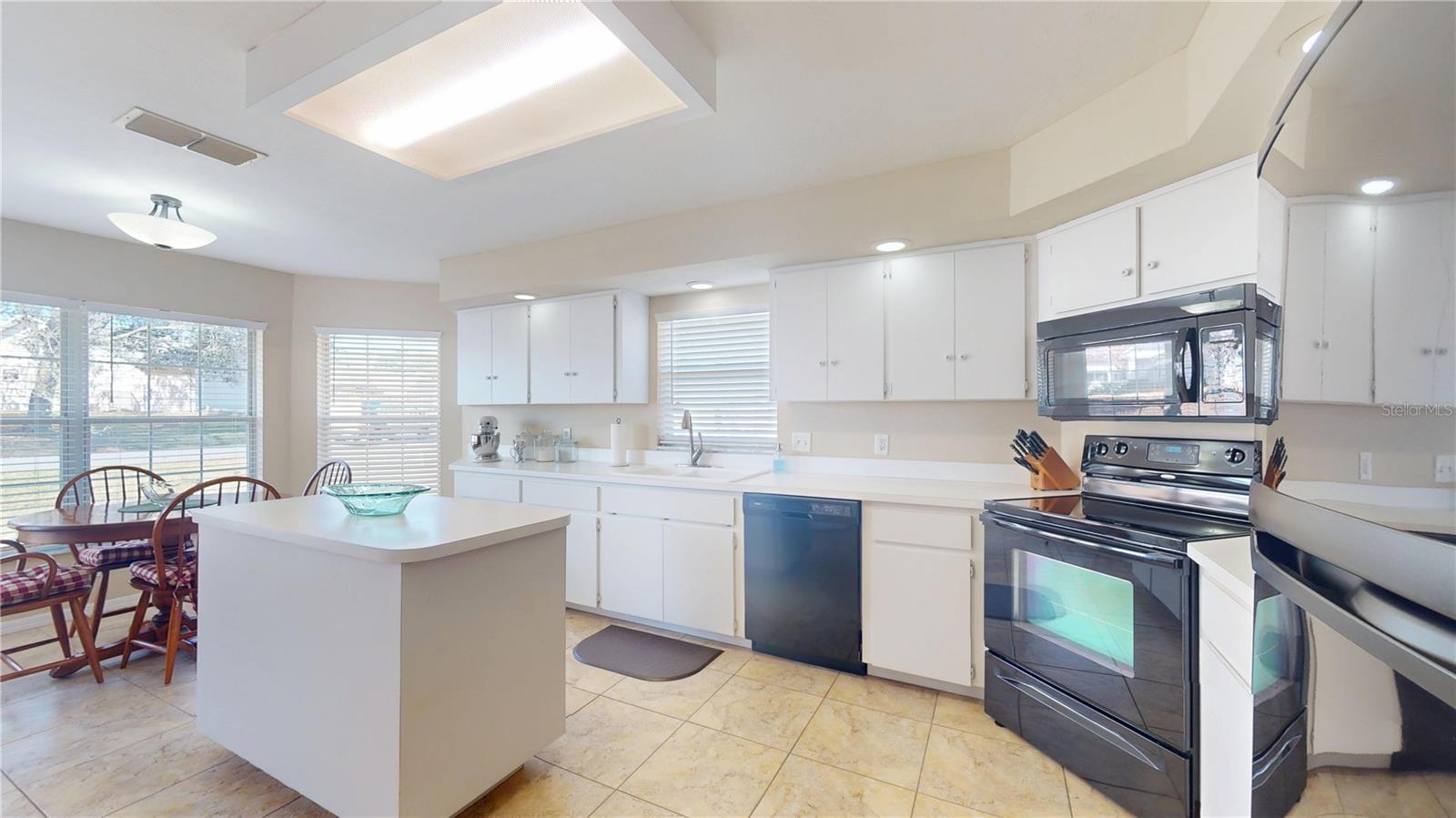 OAKWOOD VILLAGE BEVERLY HILLS PH 01 - Residential