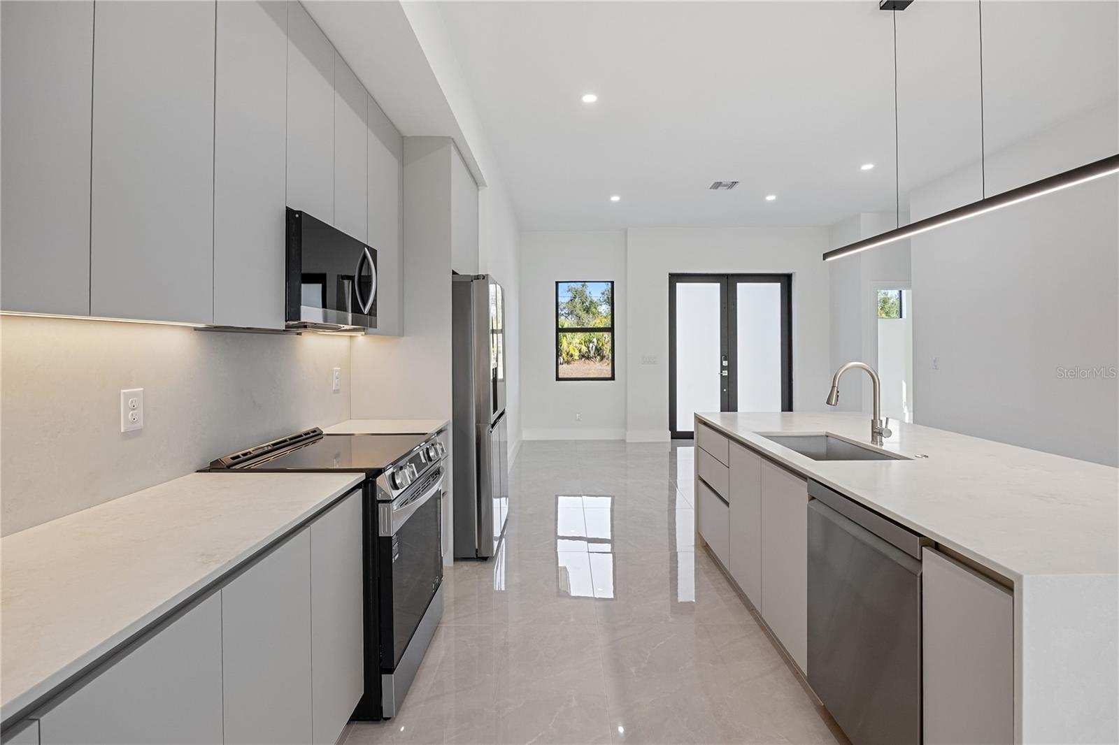 ROTONDA LAKES - Residential