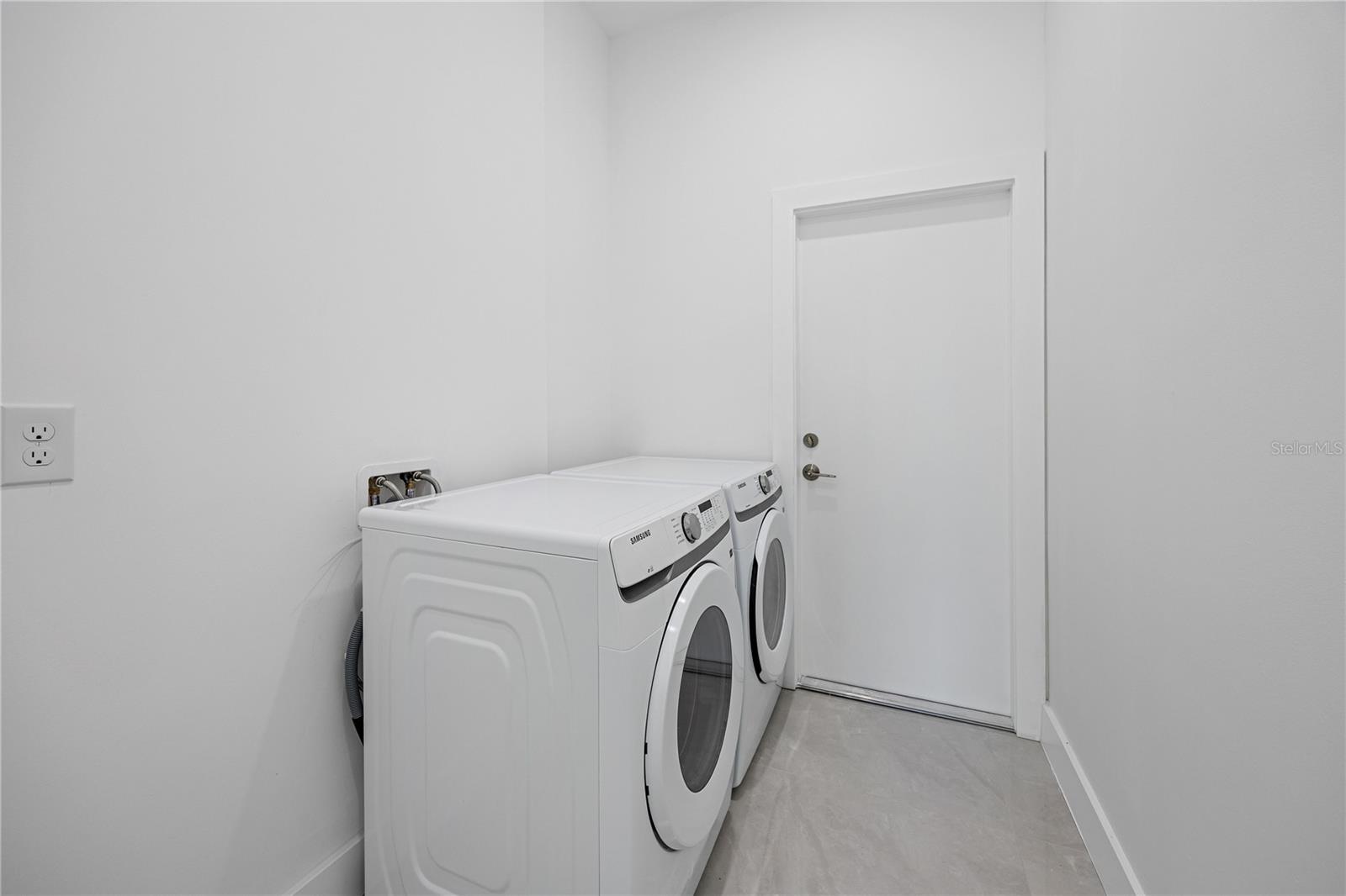 ROTONDA LAKES - Residential