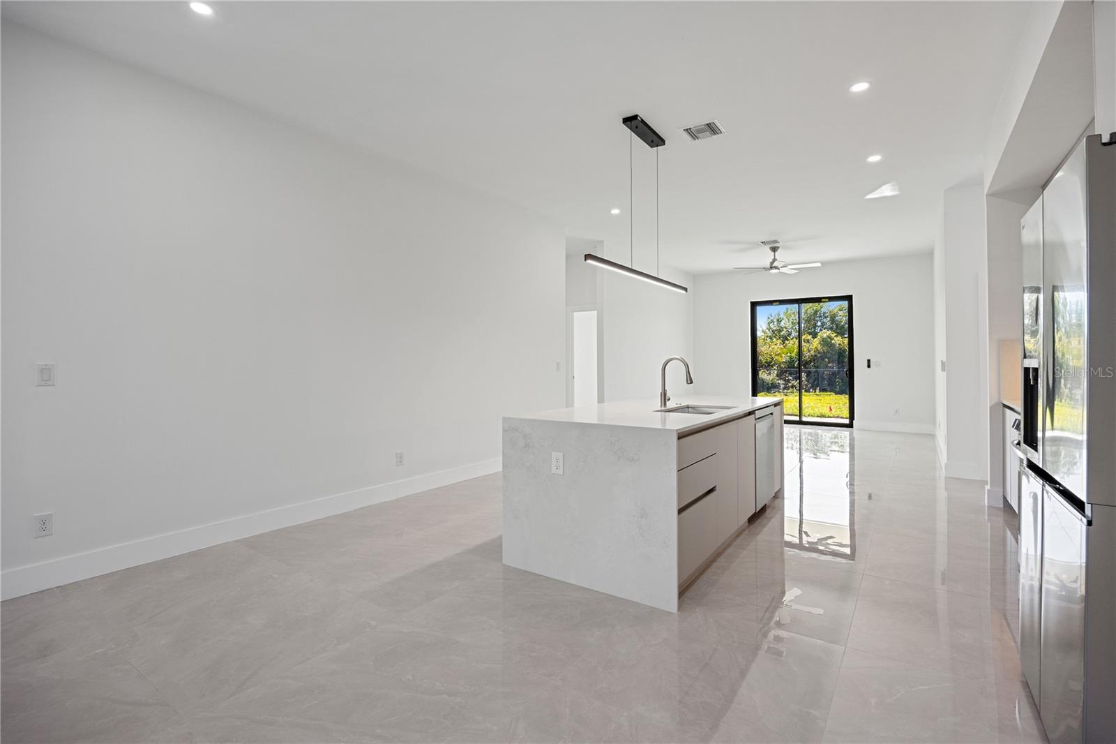 ROTONDA LAKES - Residential