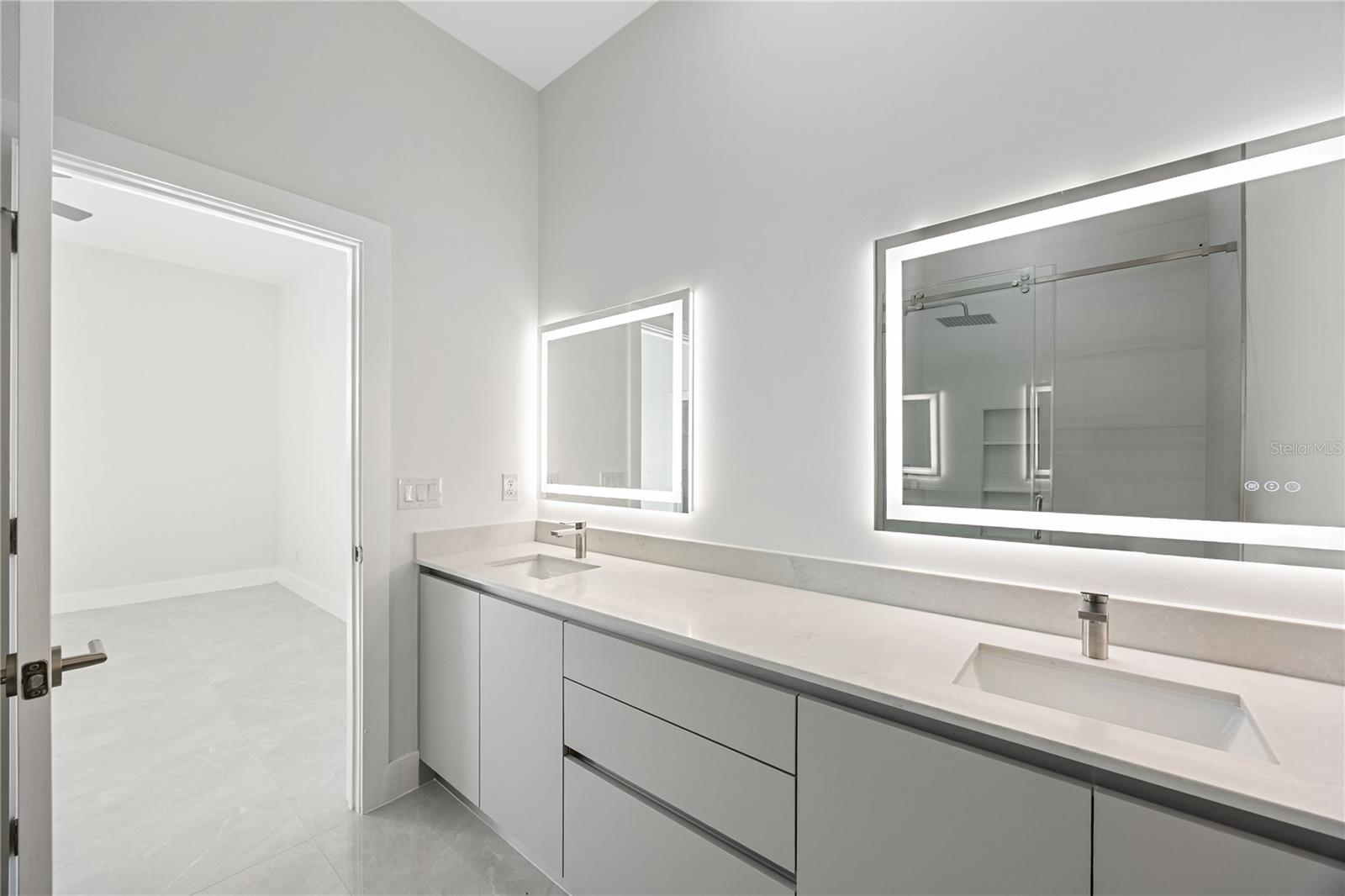 ROTONDA LAKES - Residential