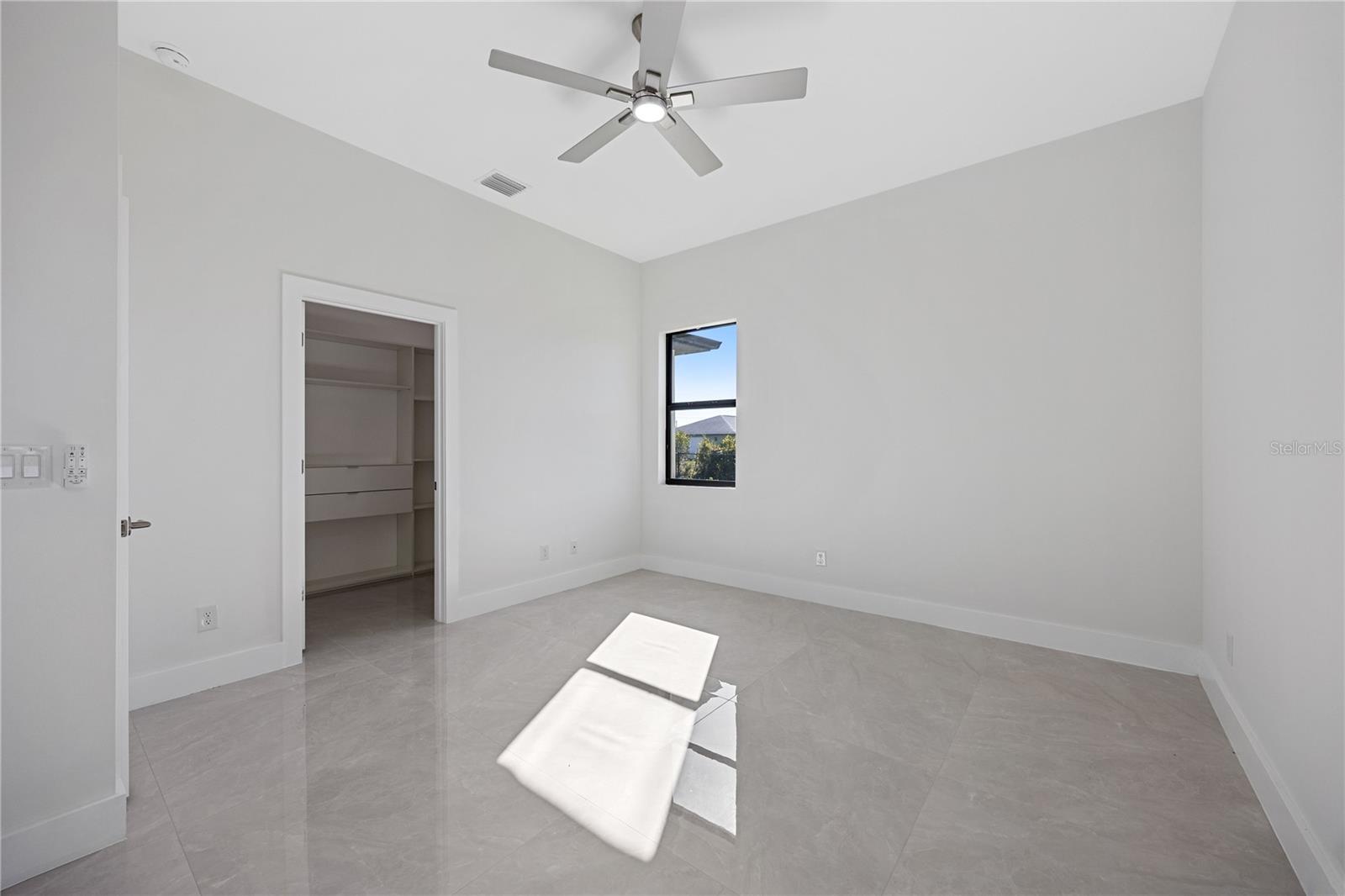 ROTONDA LAKES - Residential