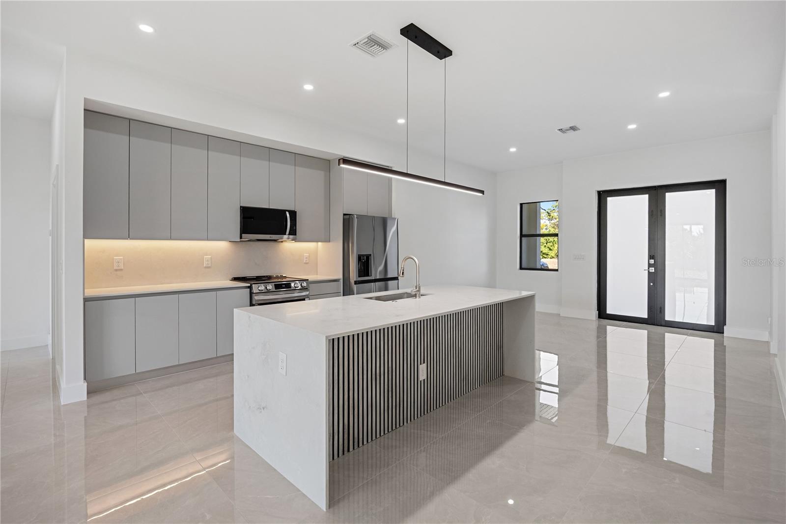 ROTONDA LAKES - Residential