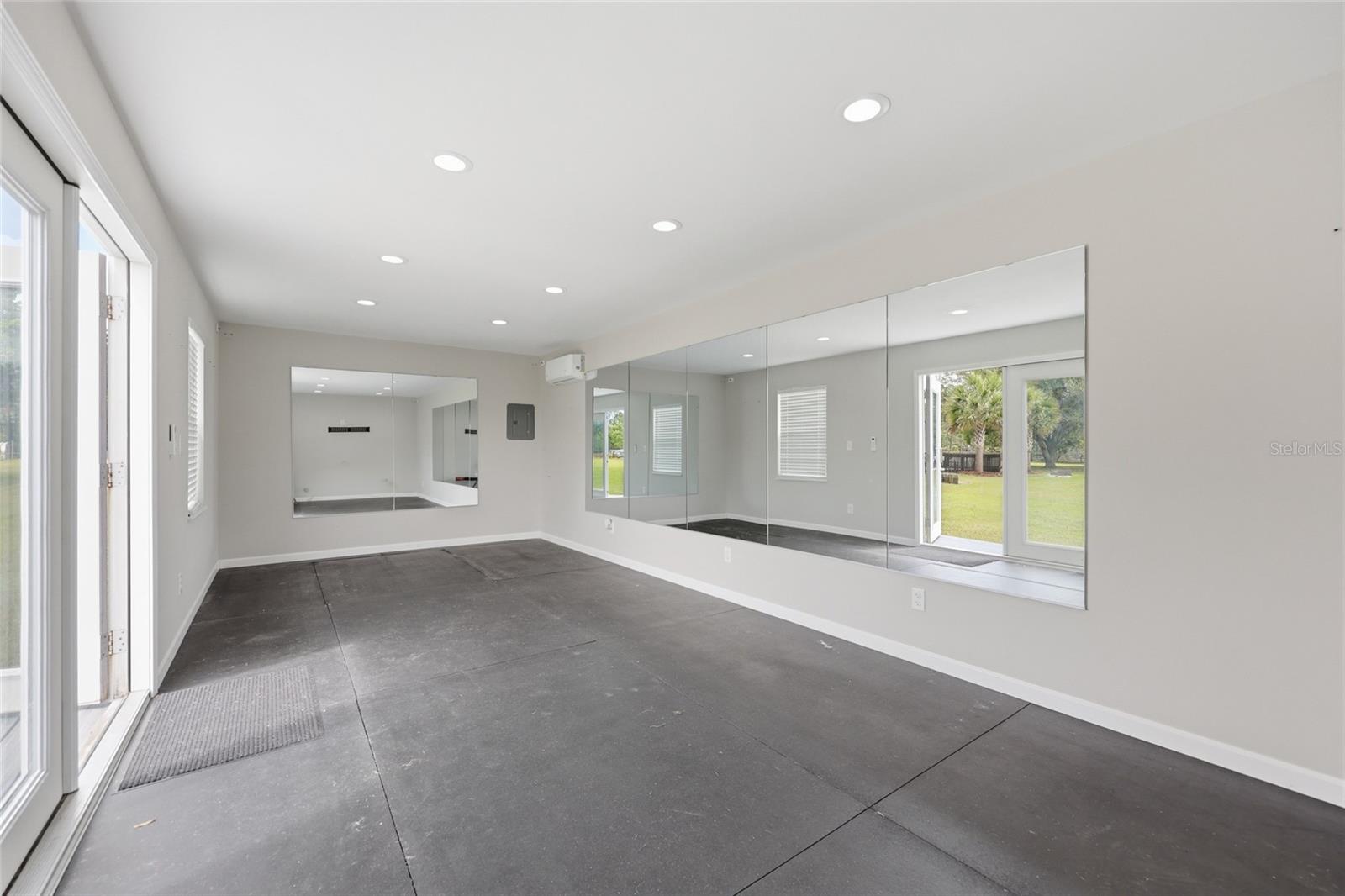 THE HALBROOK FARM - Residential