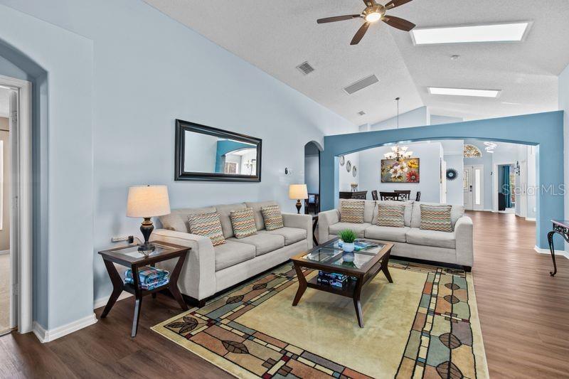 ORANGE TREE PH 04 LT 401 BEING IN 15-24-2 - Residential