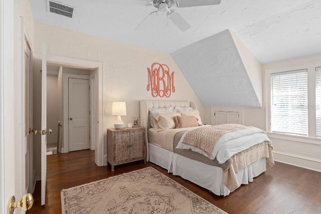 CORTLAND PARK - Residential