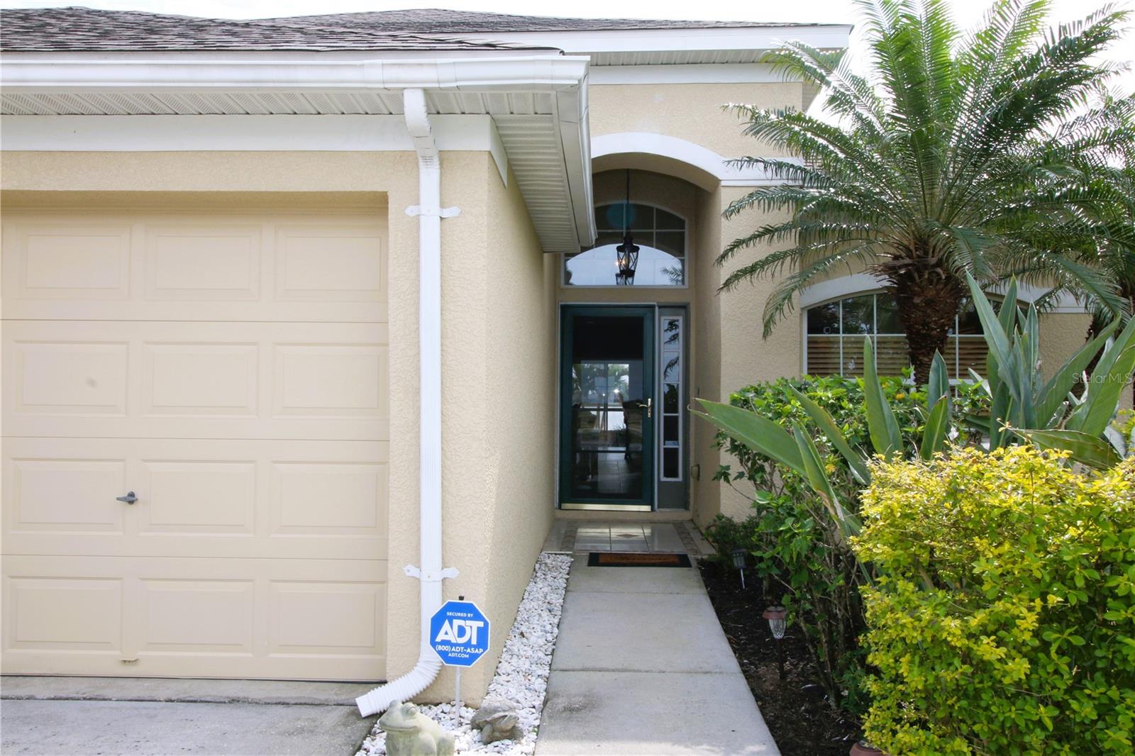 1648 MIRA LAGO CIRCLE