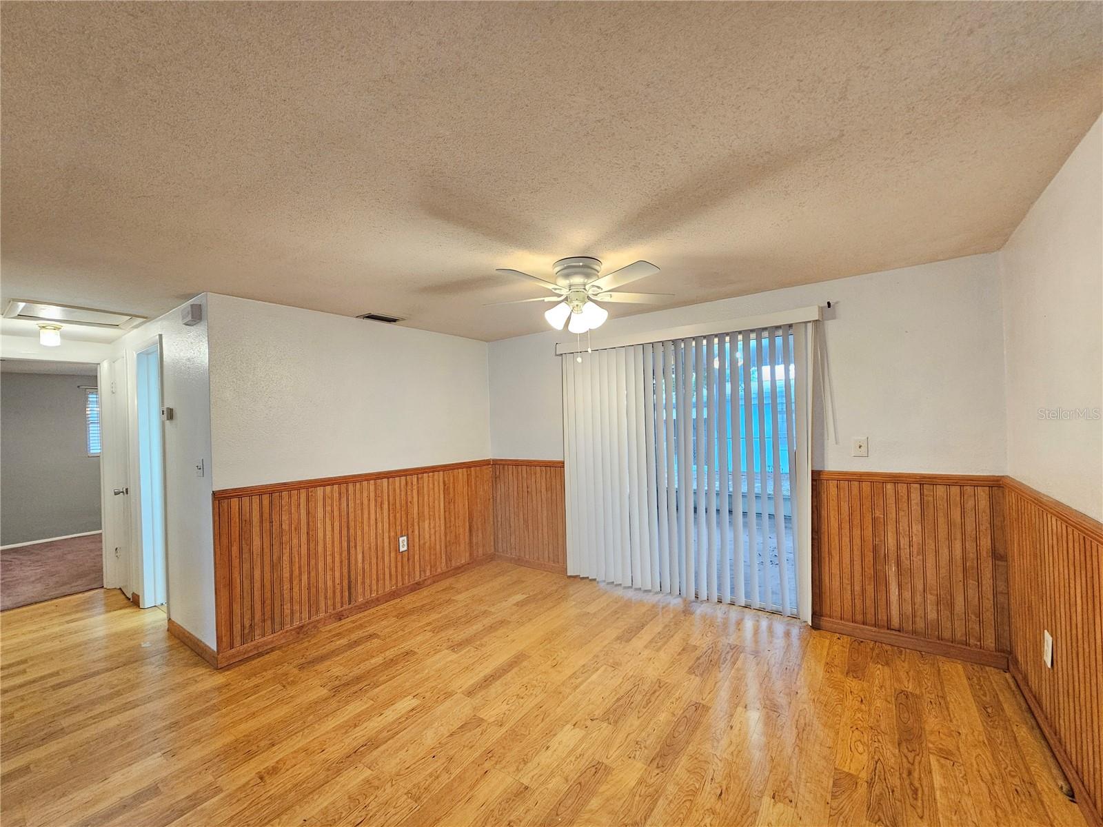 HOLIDAY GARDENS ESTATES - Residential Lease