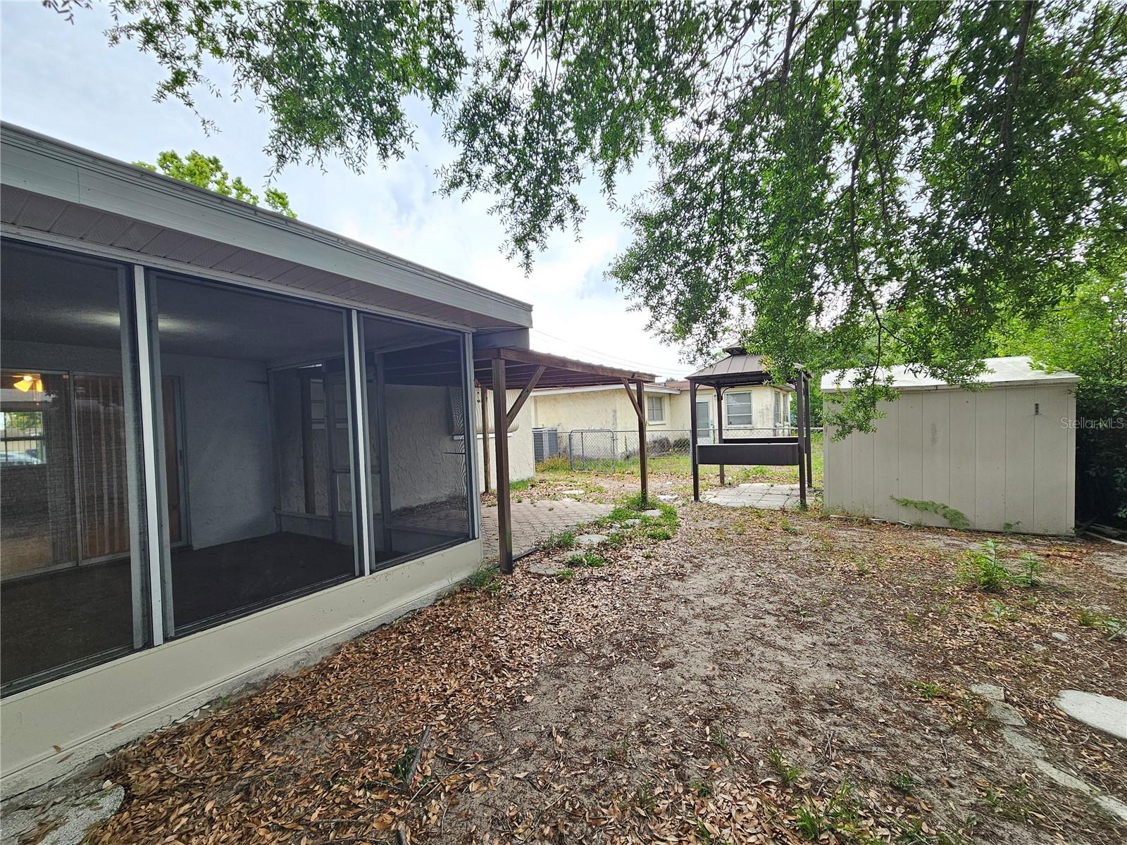 HOLIDAY GARDENS ESTATES - Residential Lease