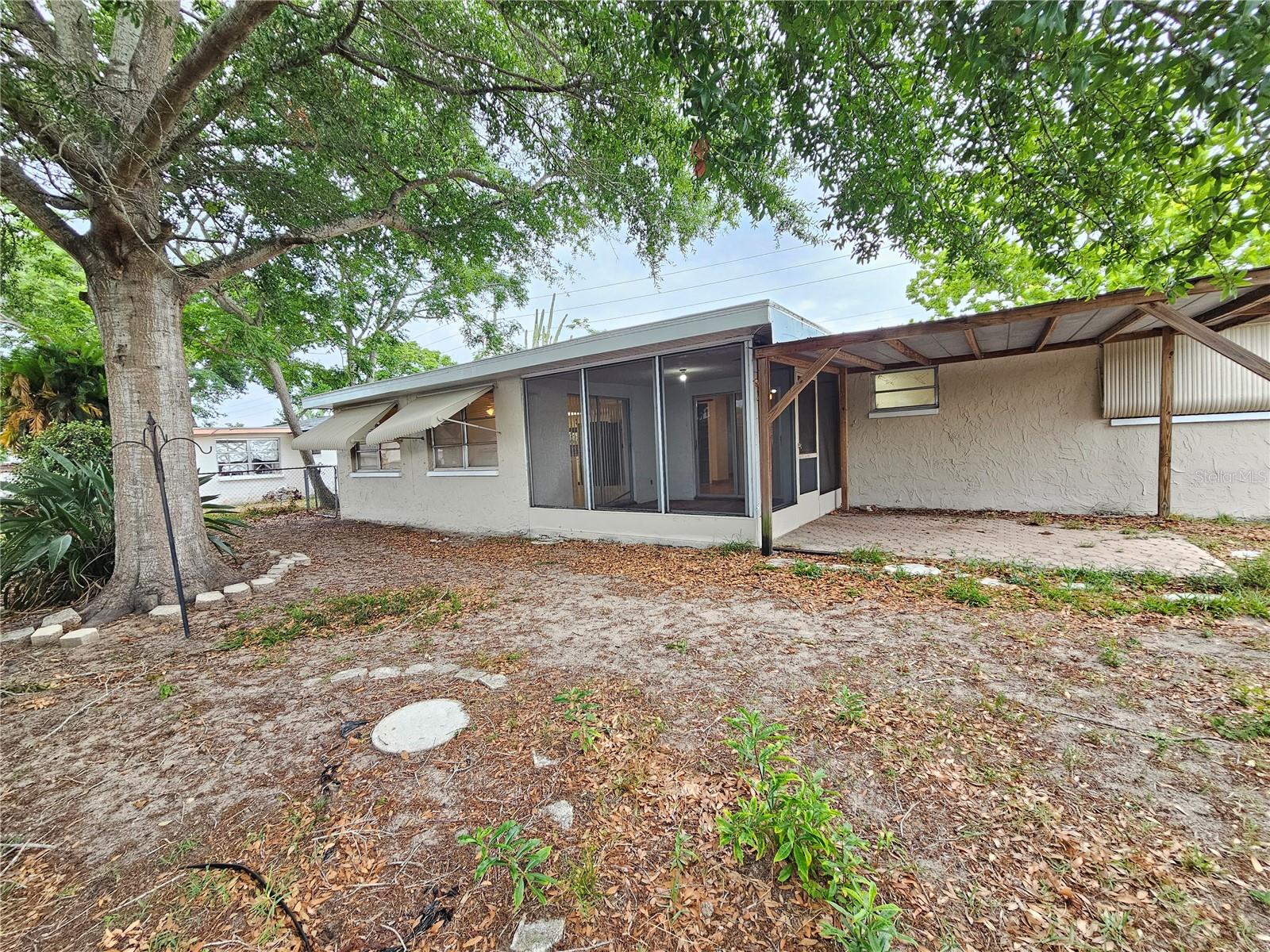 HOLIDAY GARDENS ESTATES - Residential Lease
