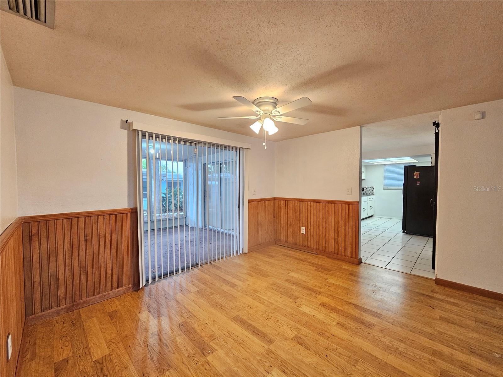 HOLIDAY GARDENS ESTATES - Residential Lease
