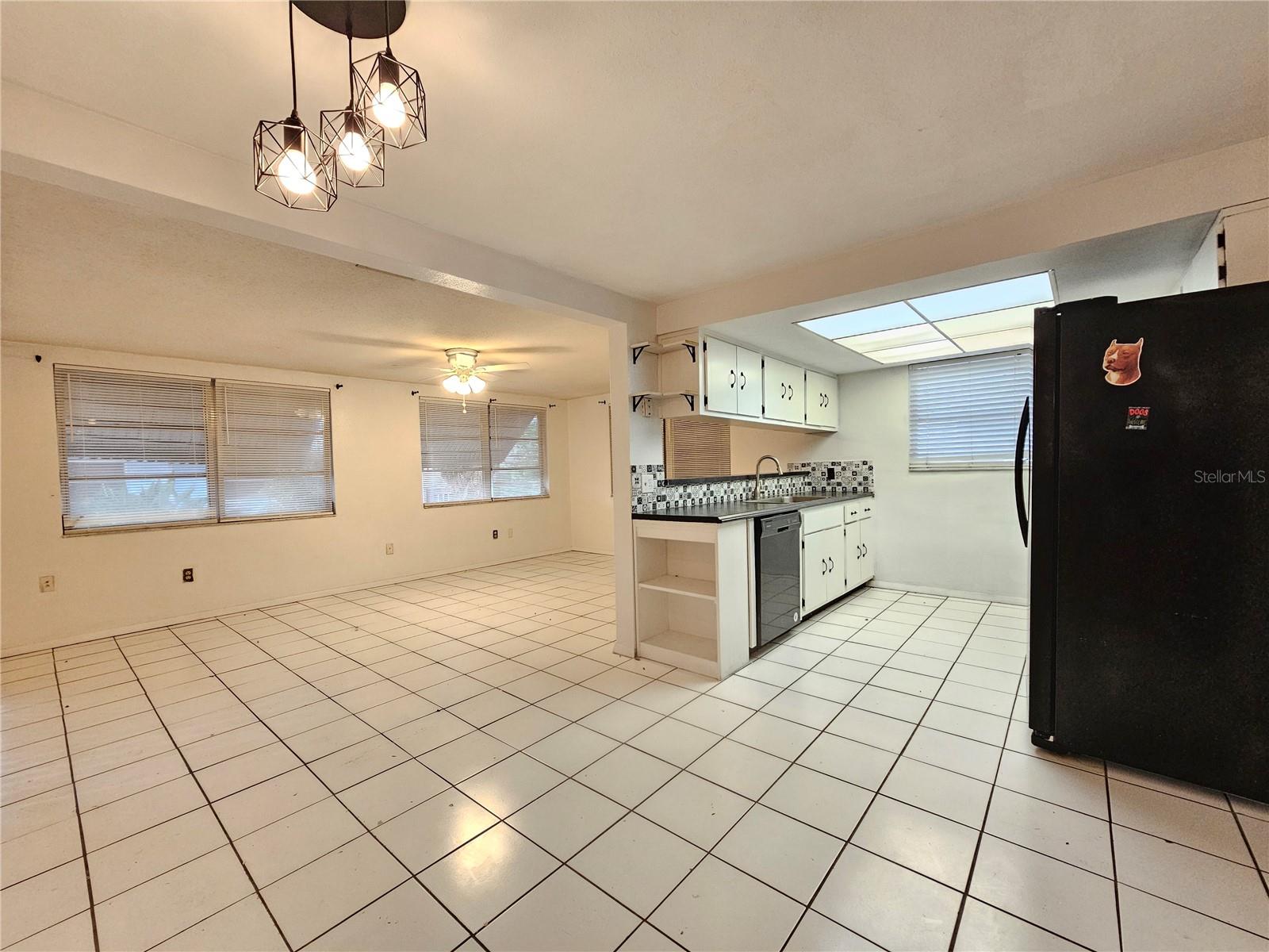 HOLIDAY GARDENS ESTATES - Residential Lease