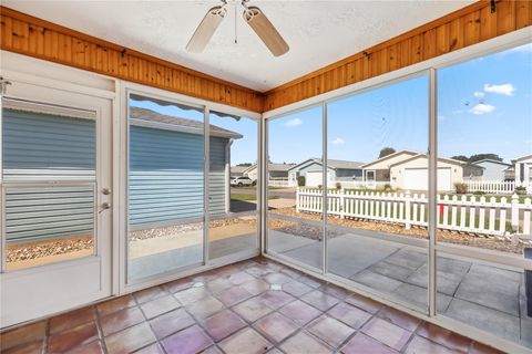 A home in LADY LAKE