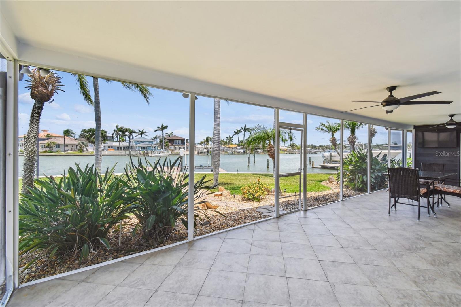 OAKHURST SHORES 5TH ADD - Residential