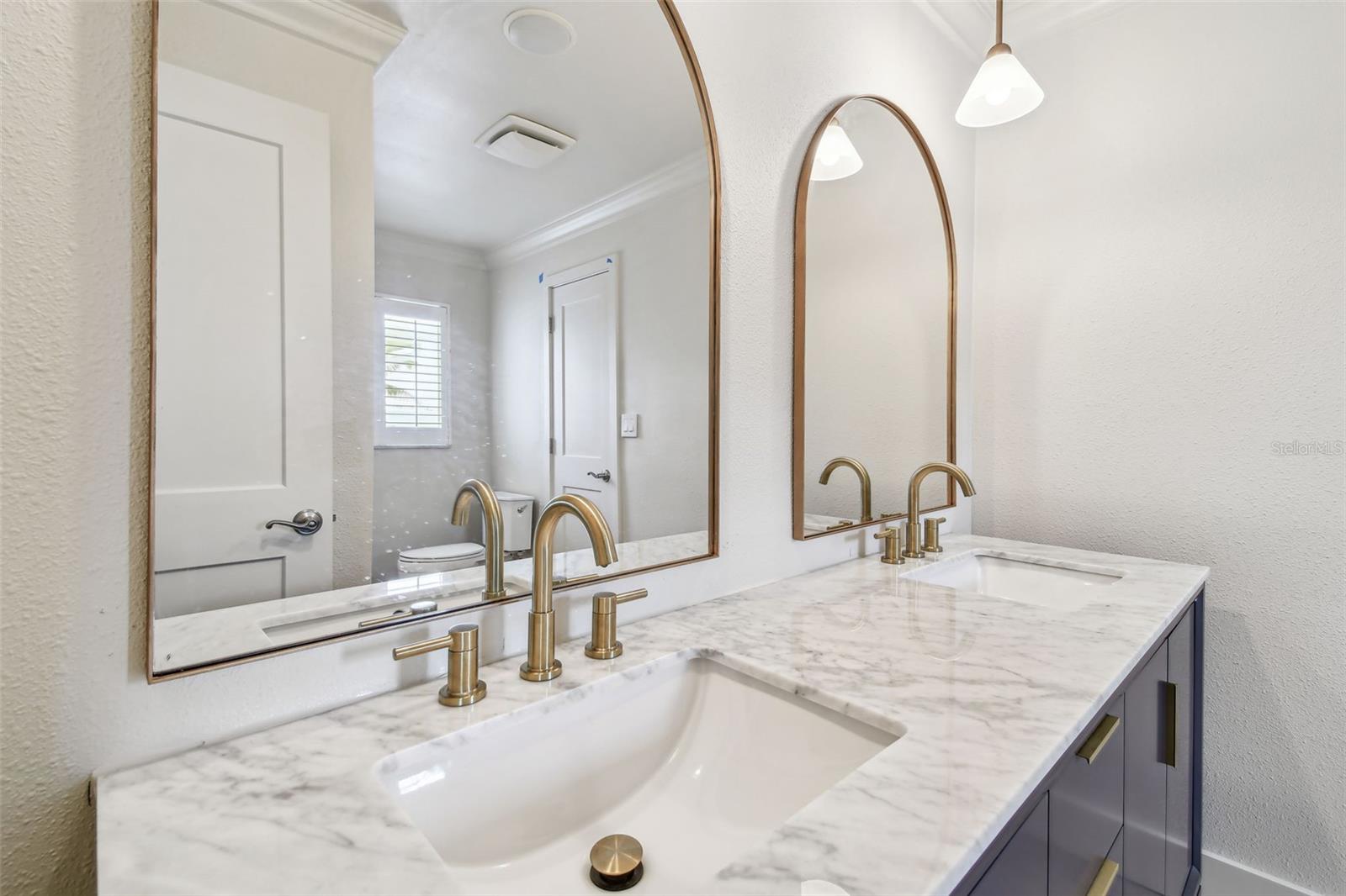 OAKHURST SHORES 5TH ADD - Residential