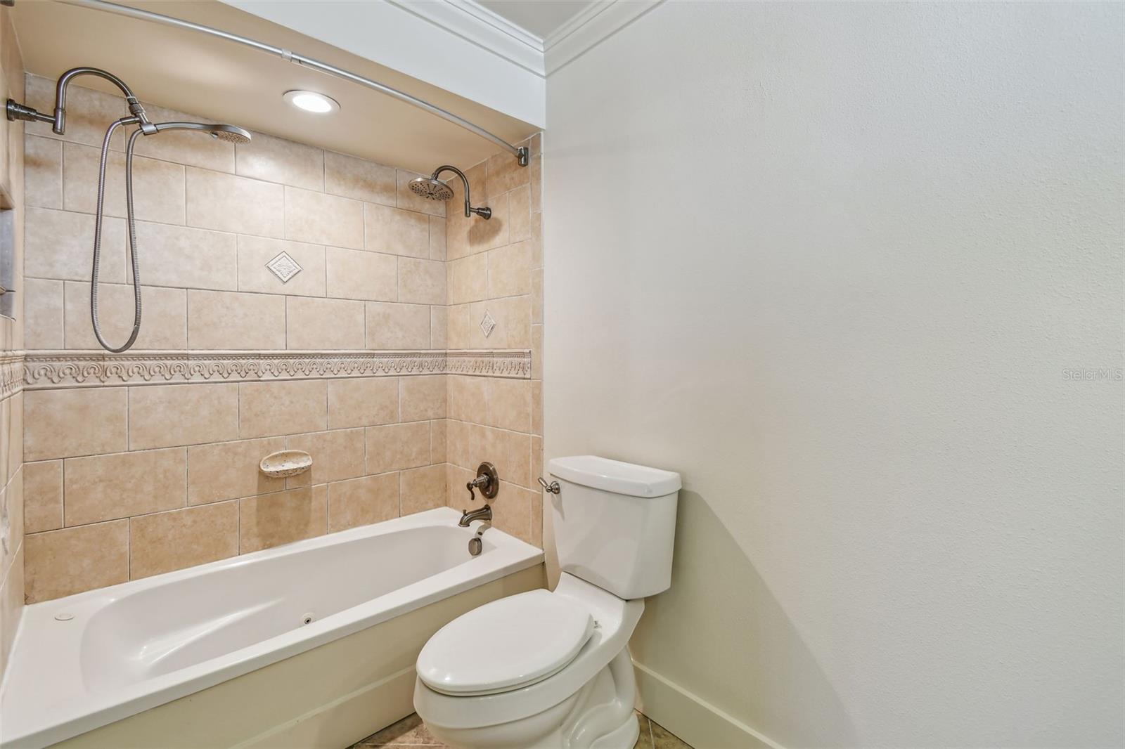 OAKHURST SHORES 5TH ADD - Residential