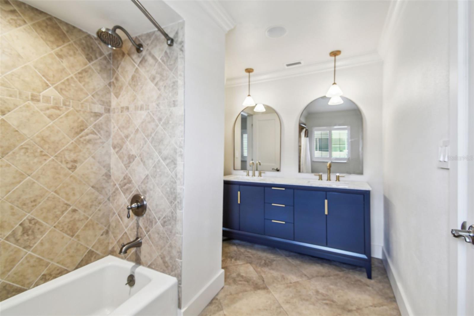 OAKHURST SHORES 5TH ADD - Residential