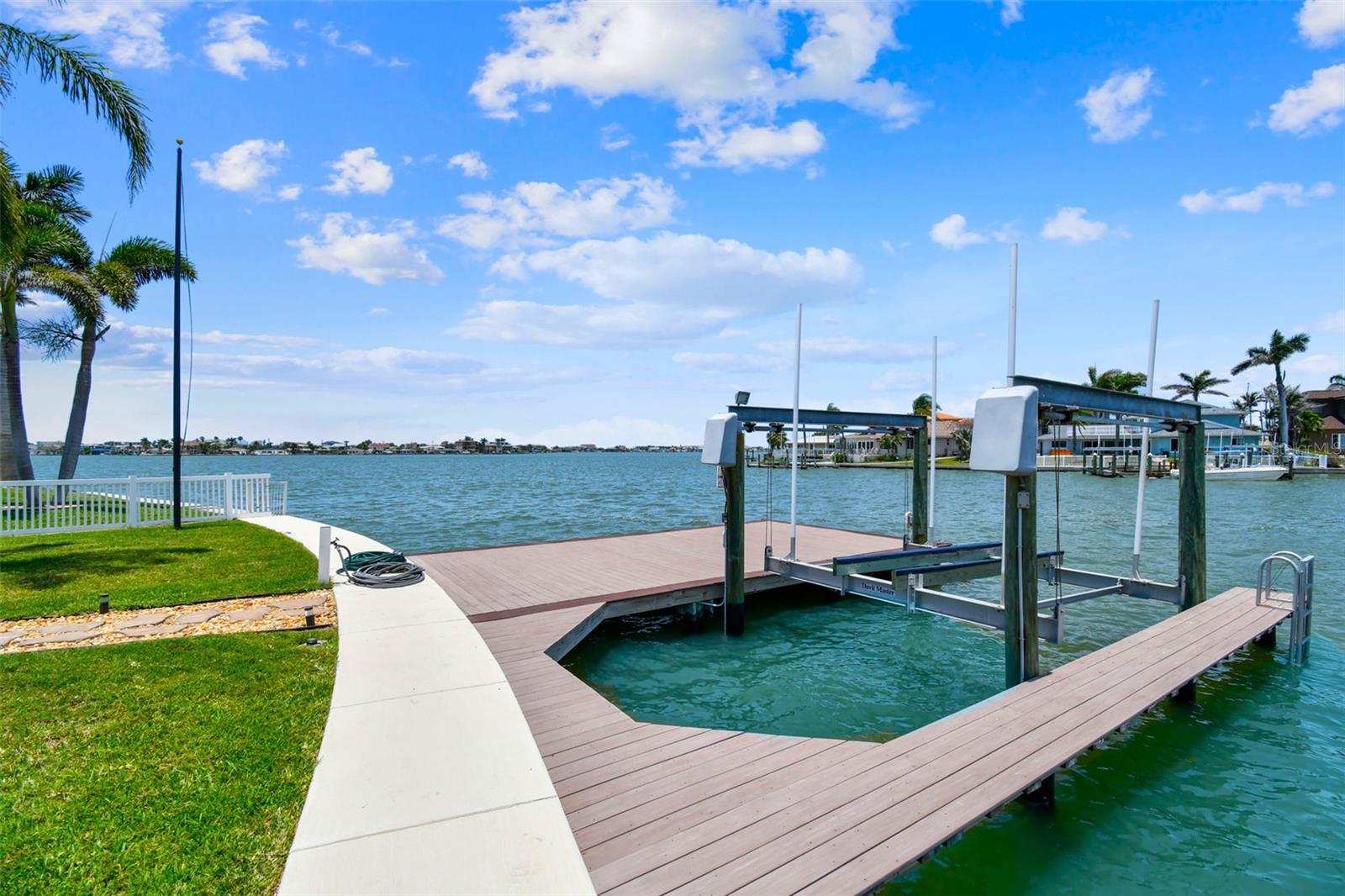 OAKHURST SHORES 5TH ADD - Residential