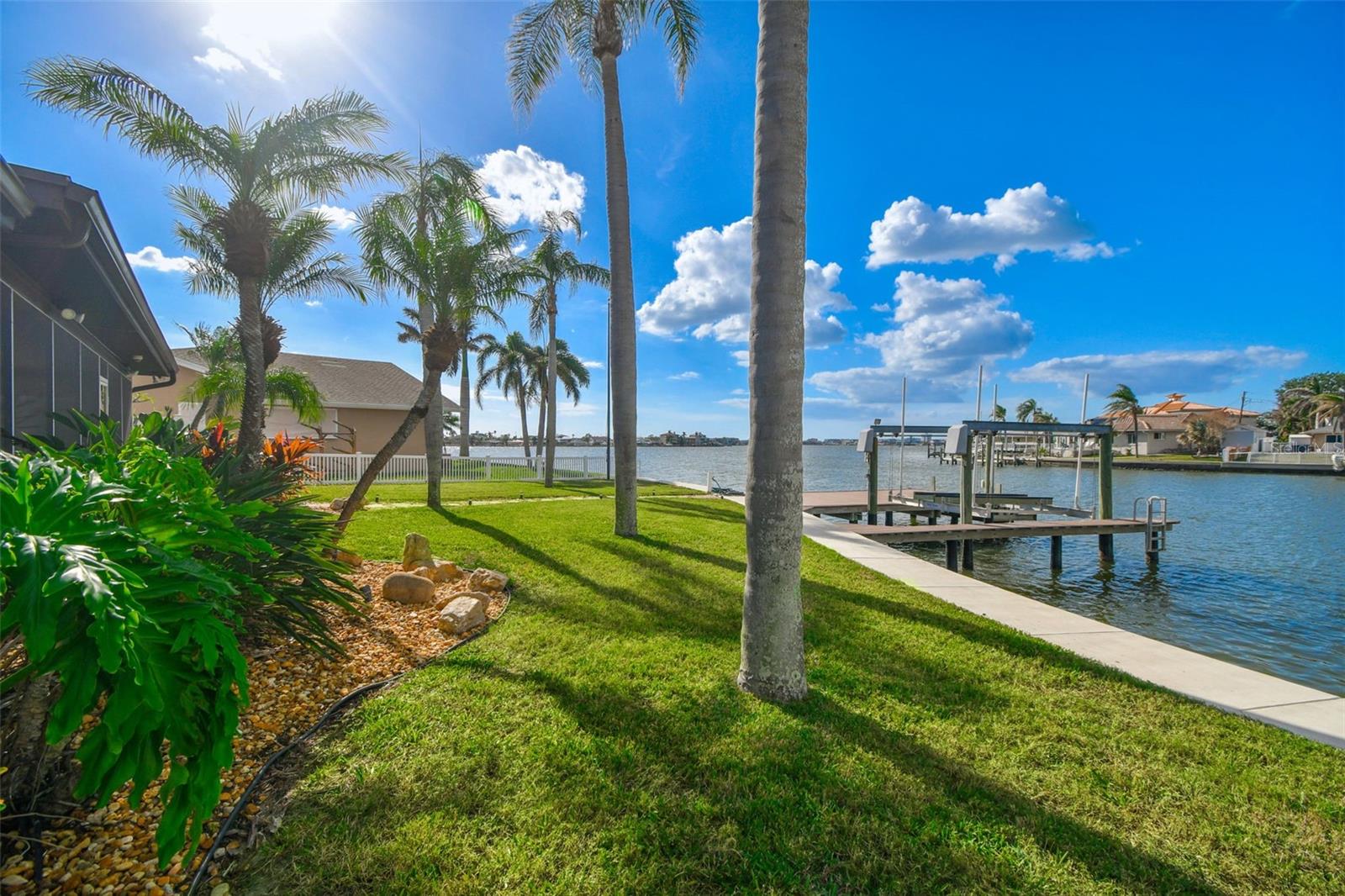OAKHURST SHORES 5TH ADD - Residential