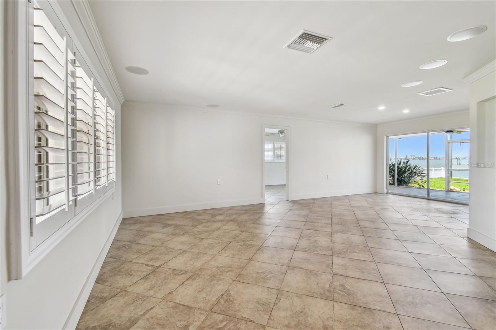 OAKHURST SHORES 5TH ADD - Residential