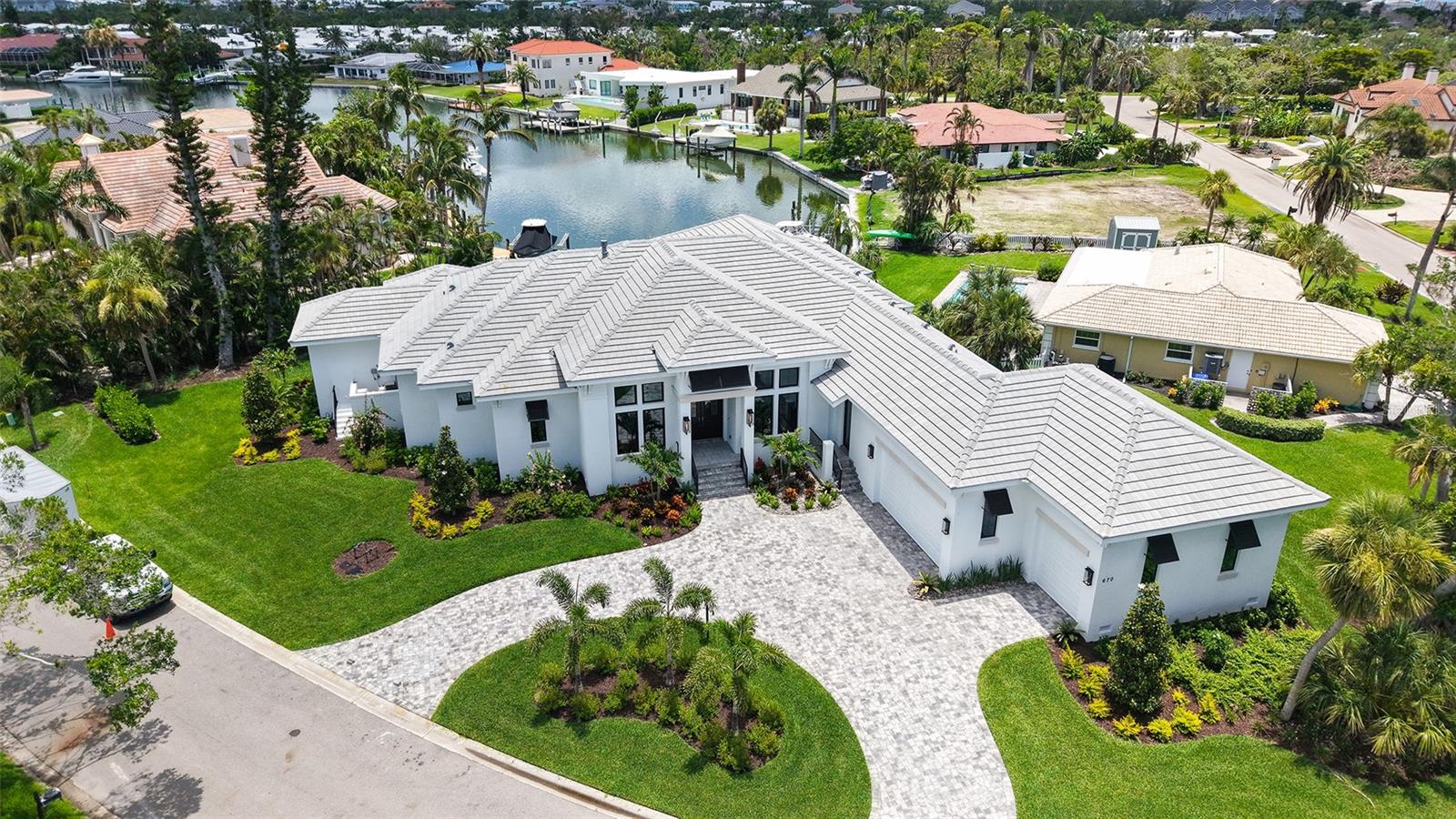 EMERALD HARBOR - Residential