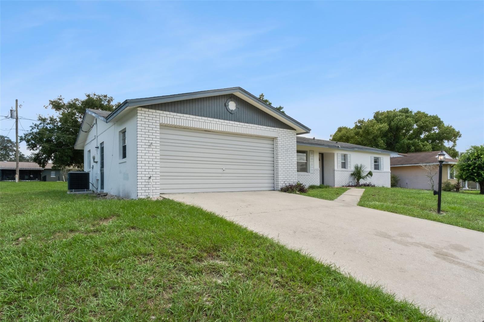 1679 E APACHE CIRCLE
