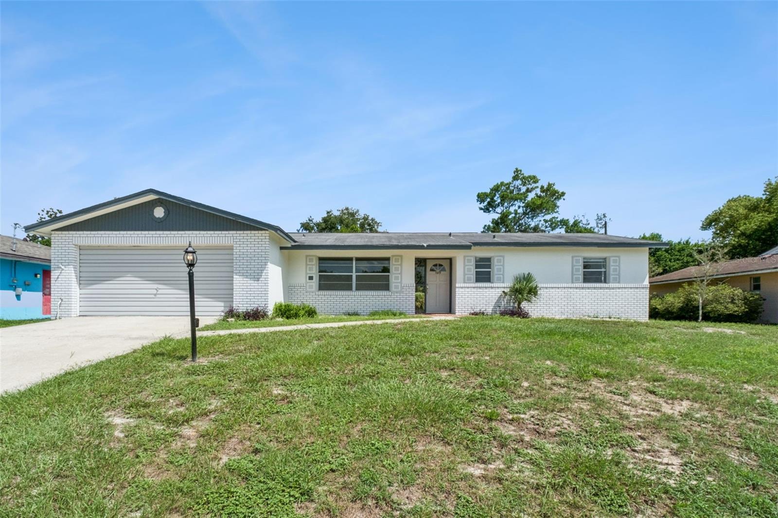 1679 E APACHE CIRCLE