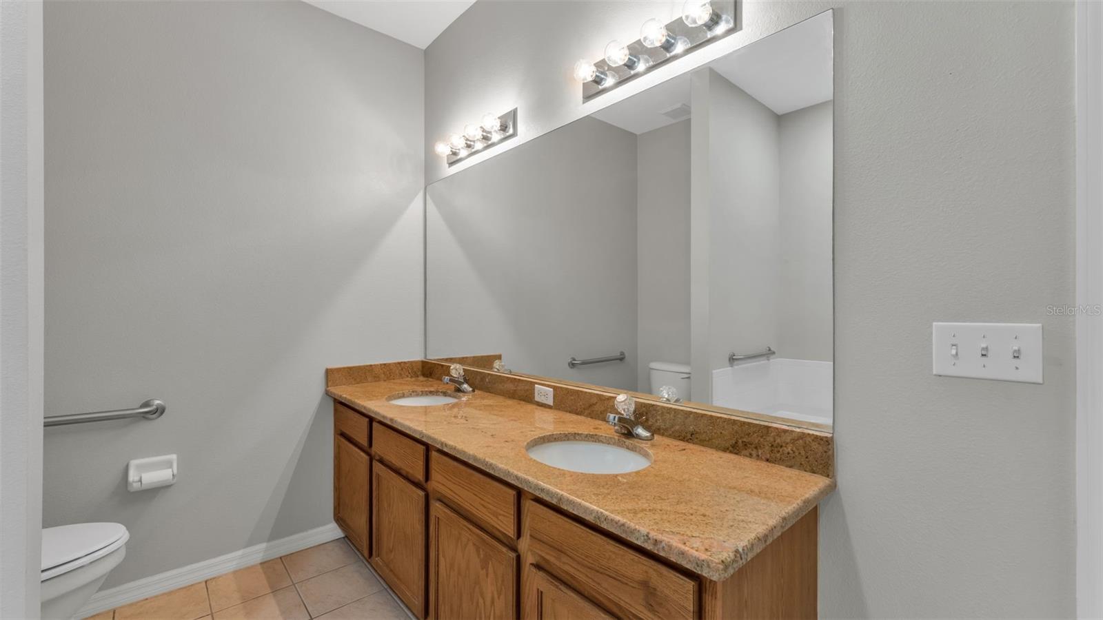 VILLAGE AT LAKE HIGHLAND PH 02 - Residential