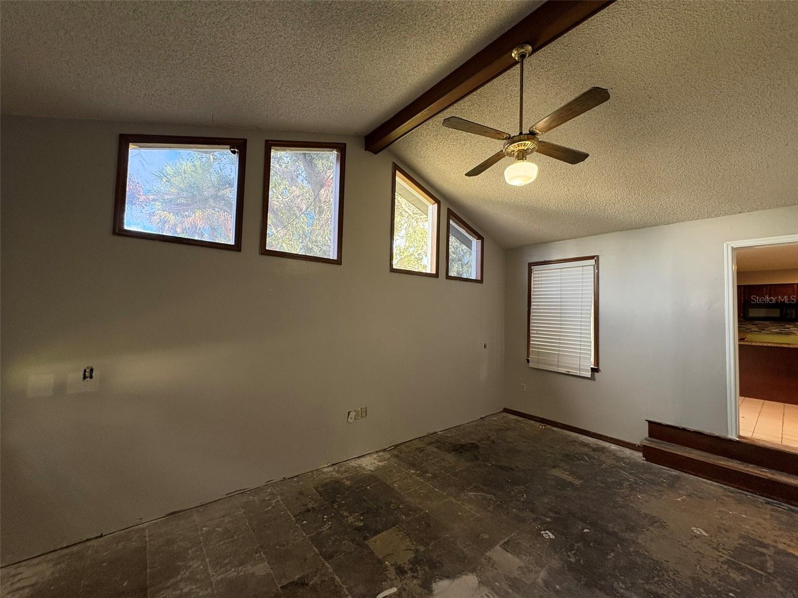 RIVERVIEW - Residential