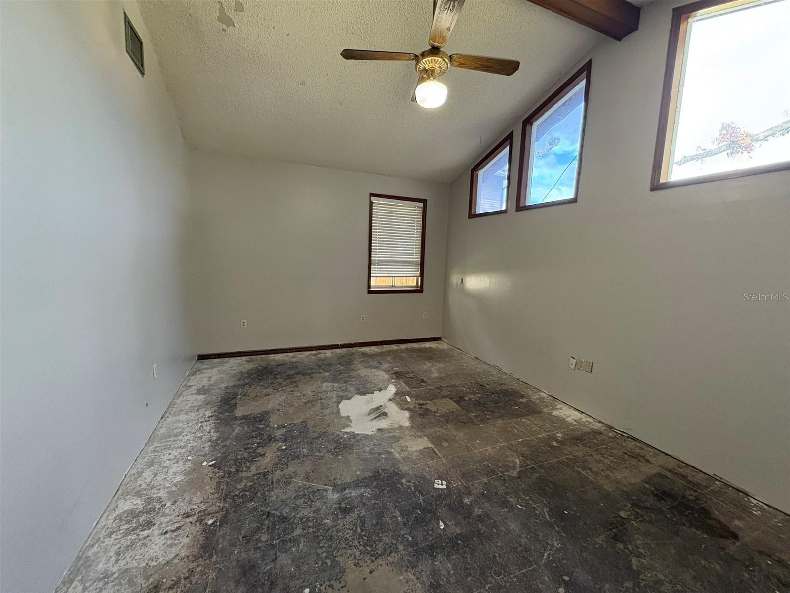 RIVERVIEW - Residential