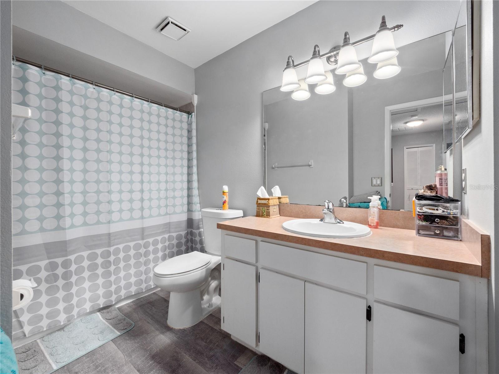 OAK MEADOWS - Residential