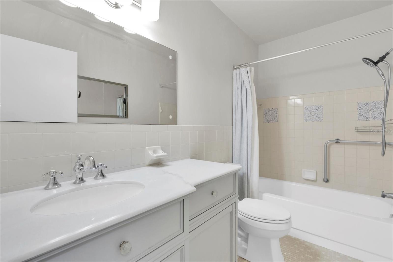 ON TOP OF THE WORLD - Residential Lease