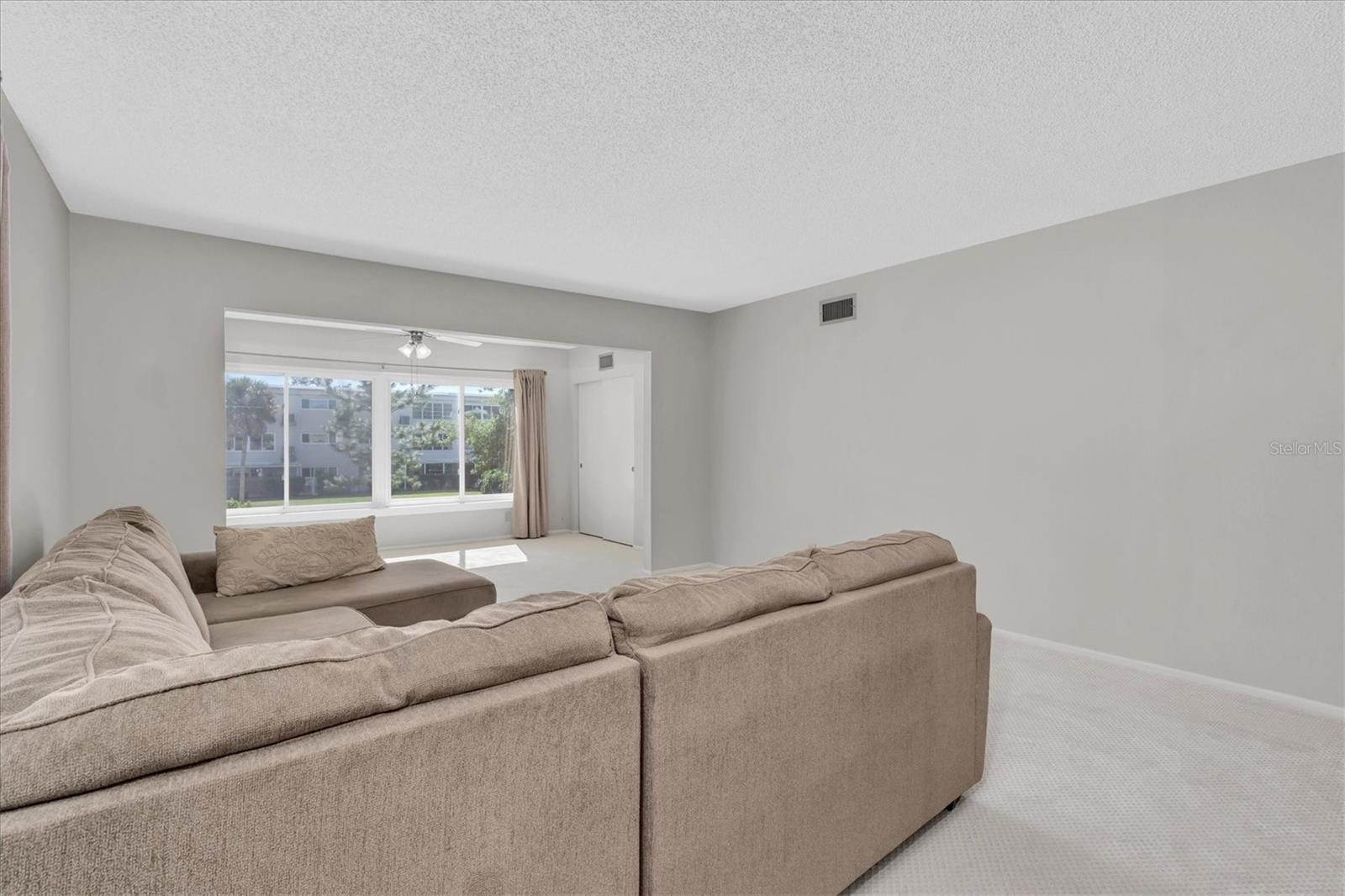 ON TOP OF THE WORLD - Residential Lease