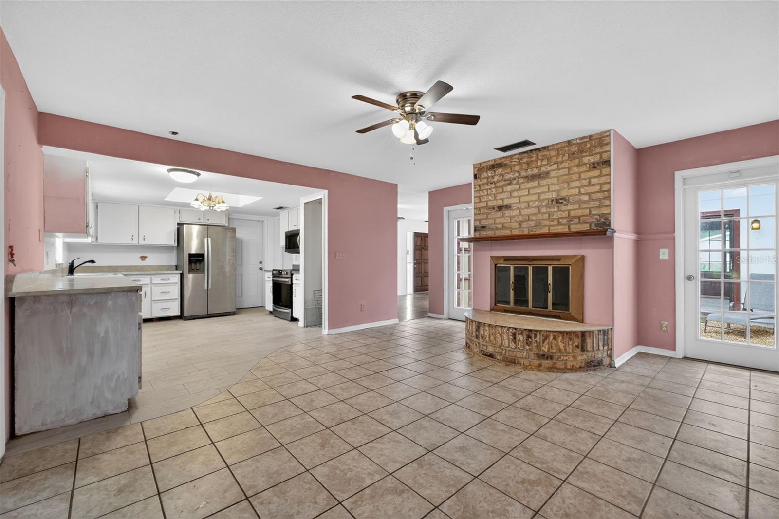 1660 E SHANGRI LA DRIVE