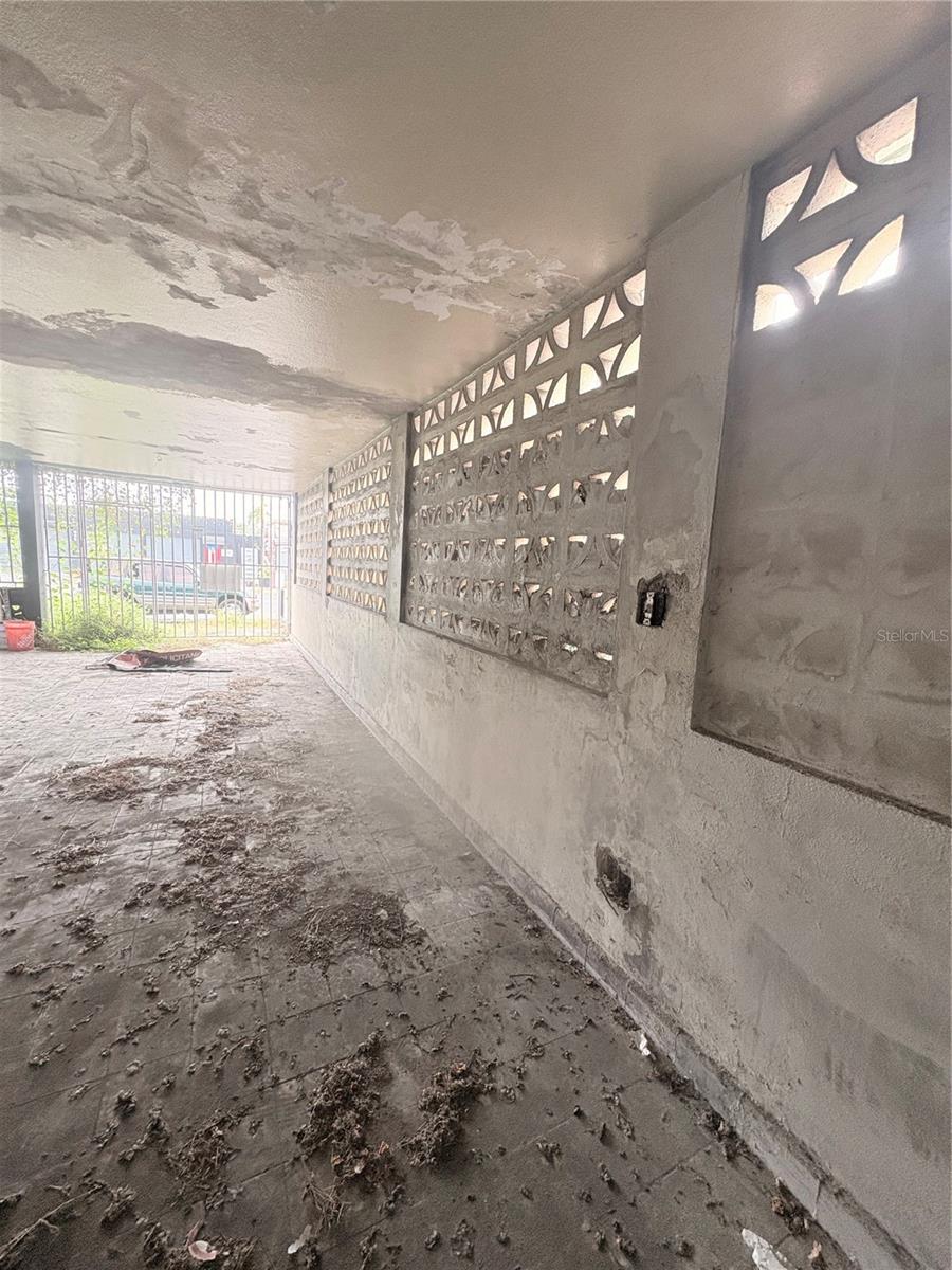 COUNTRY CLUB - Residential