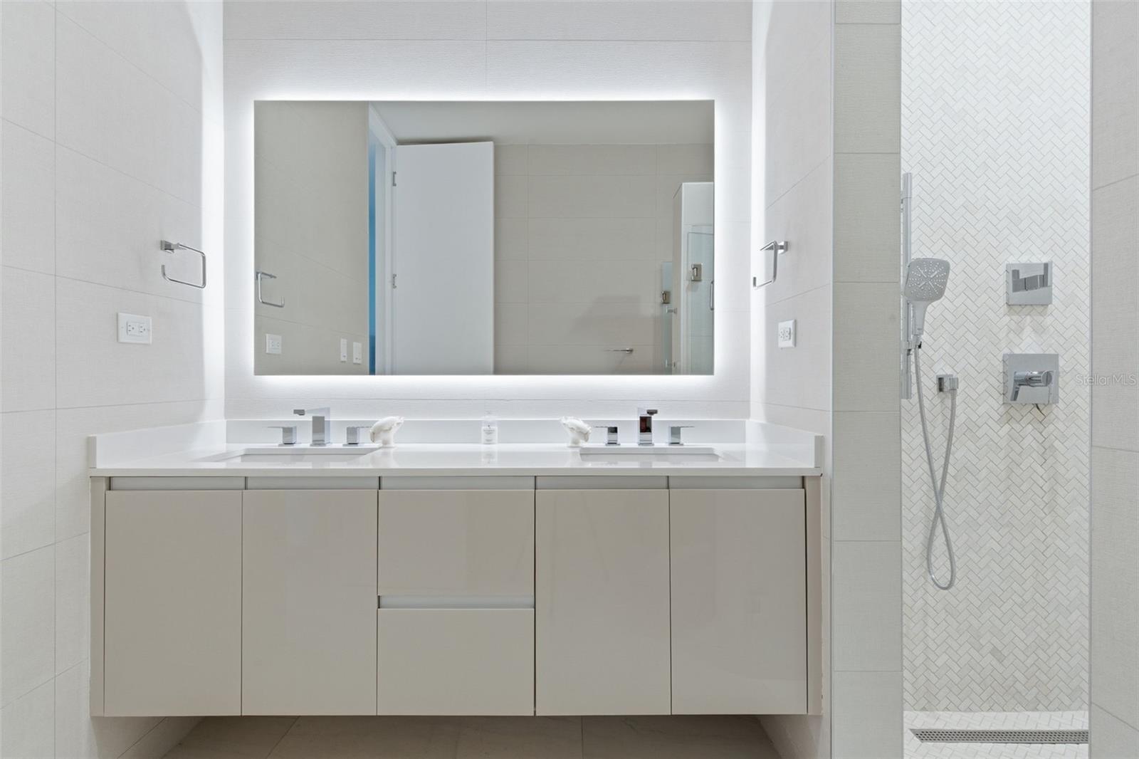 RIVIERA PARKVIEW - Residential