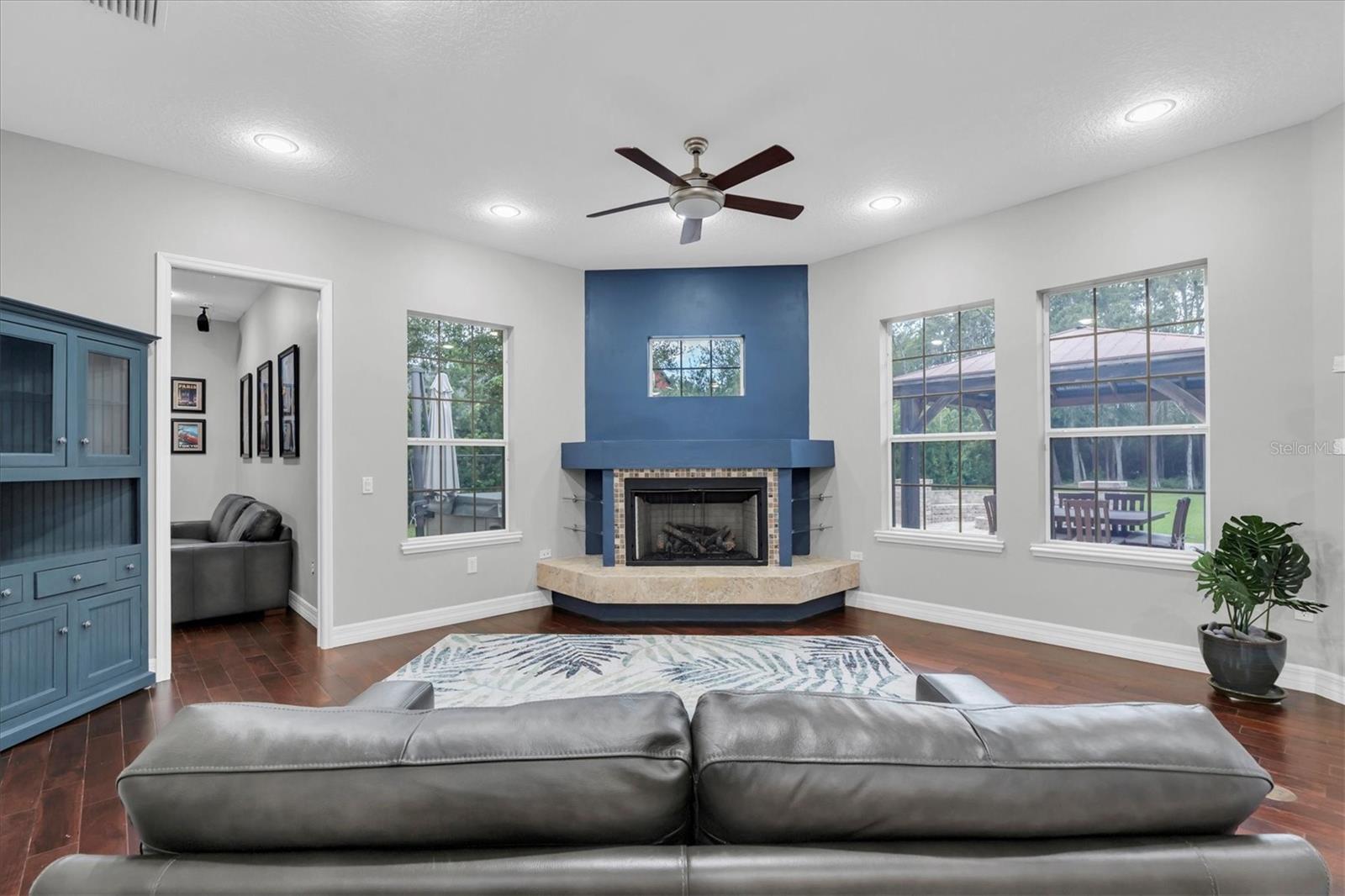 LADY LAKE ESTATES - Residential