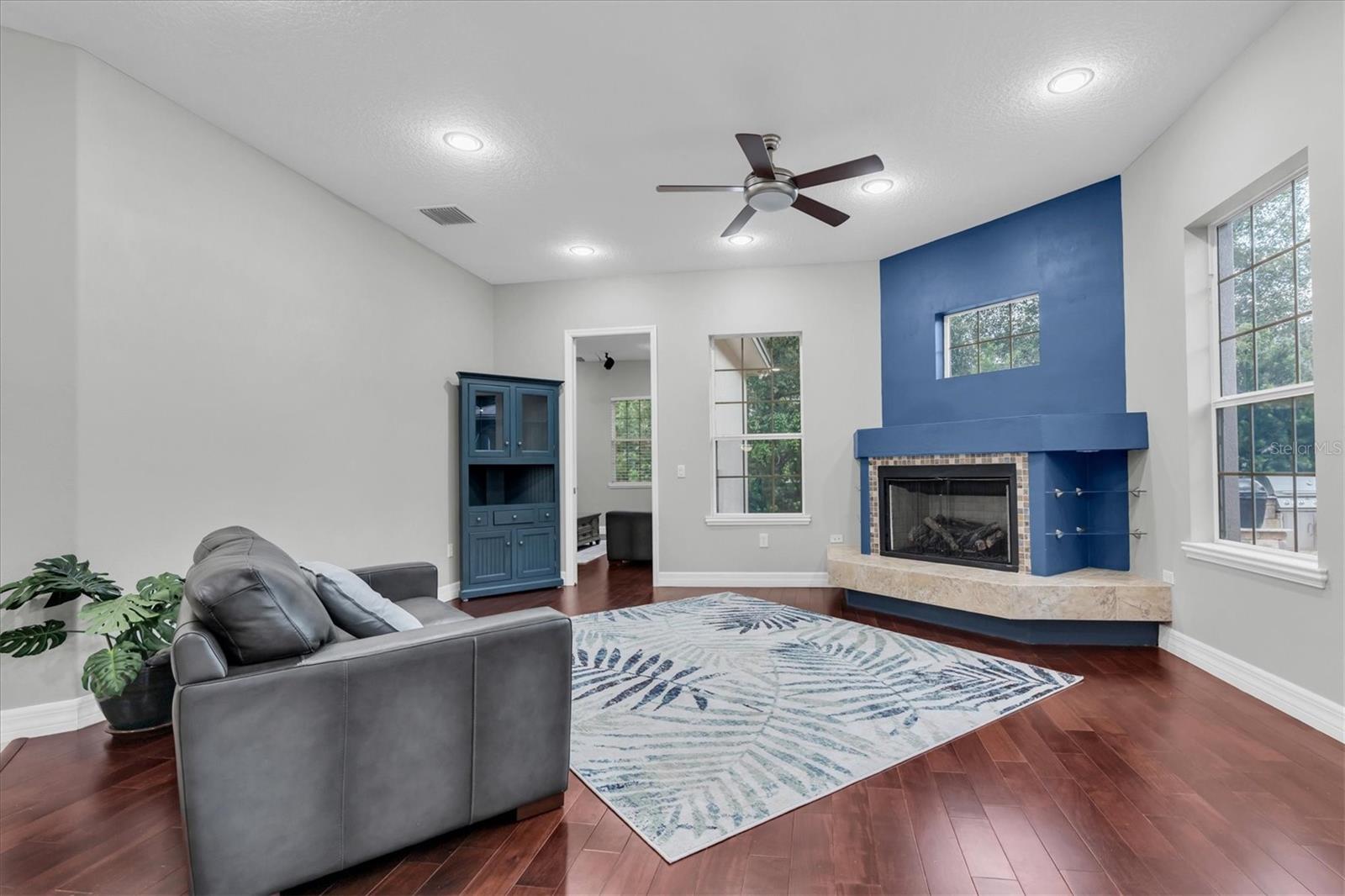 LADY LAKE ESTATES - Residential