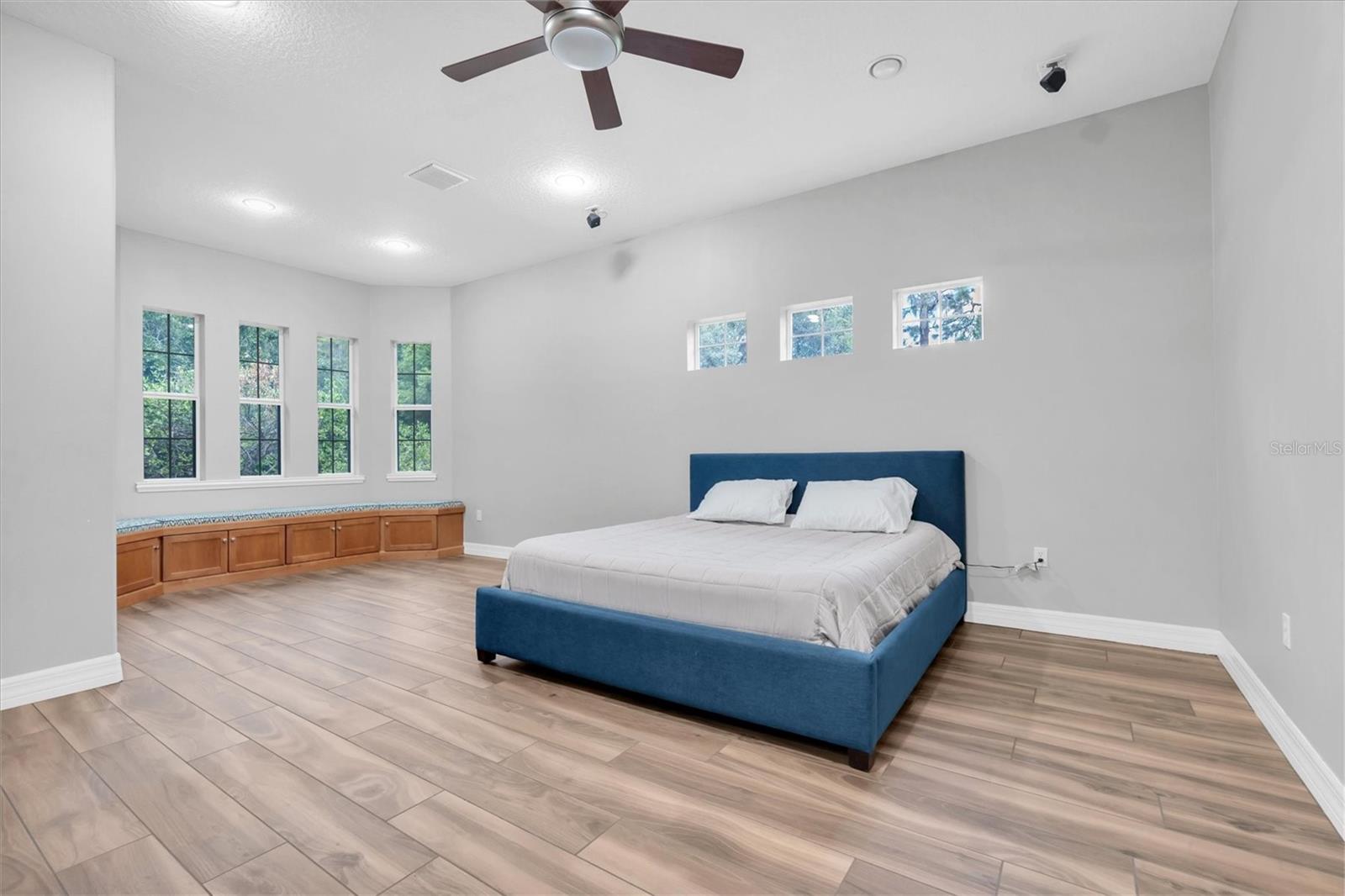 LADY LAKE ESTATES - Residential
